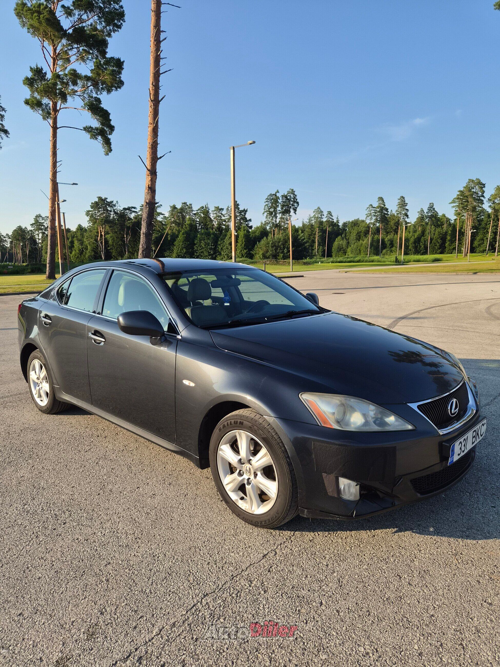 Lexus IS 220