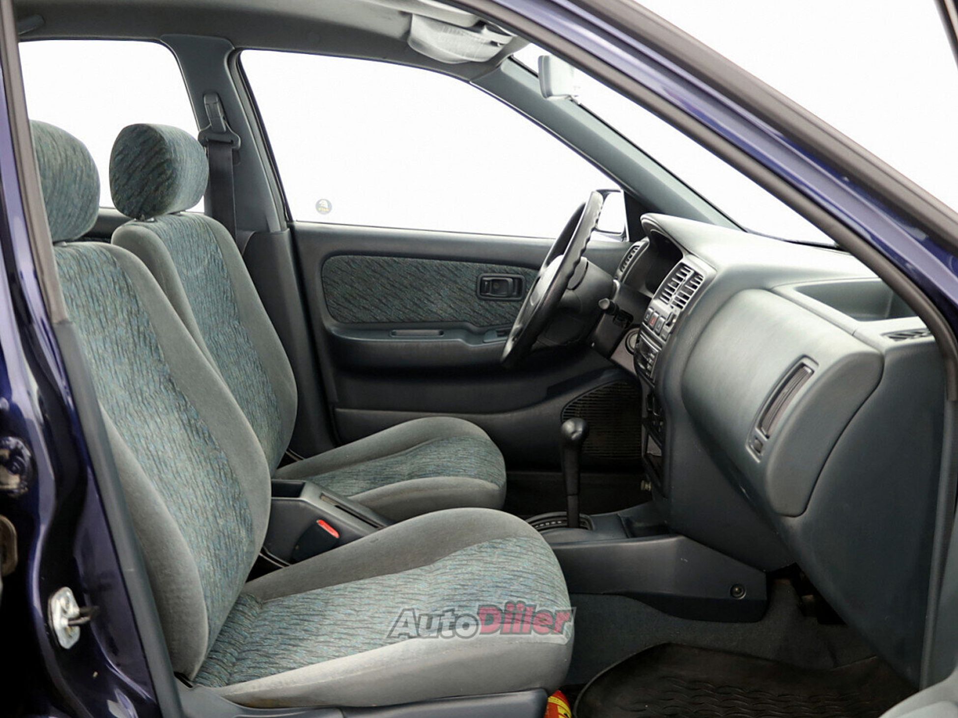 Nissan Almera 1.6 73kW 1997, photo 6/7