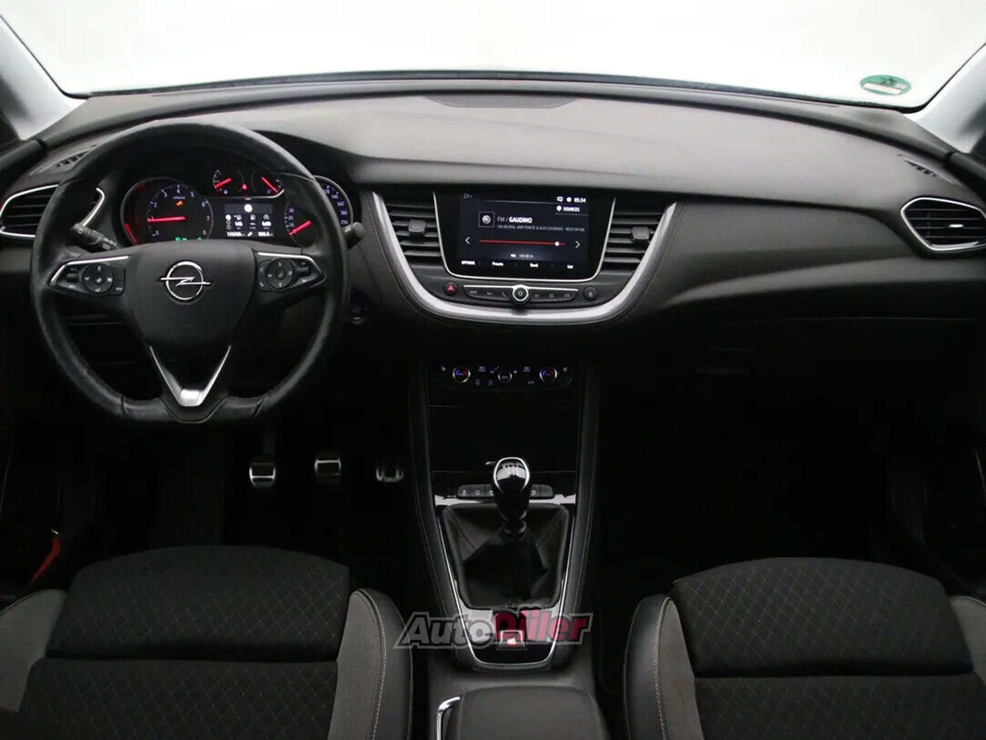 Opel Grandland X 2020, kuva 2/10