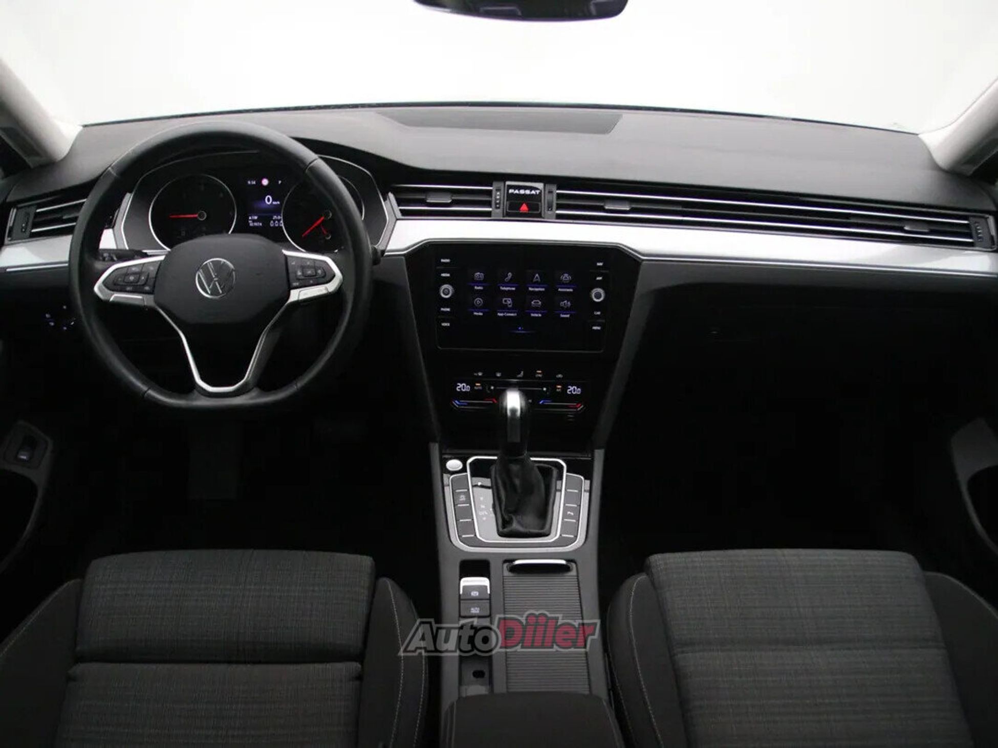 Volkswagen Passat 2022, photo 2/10