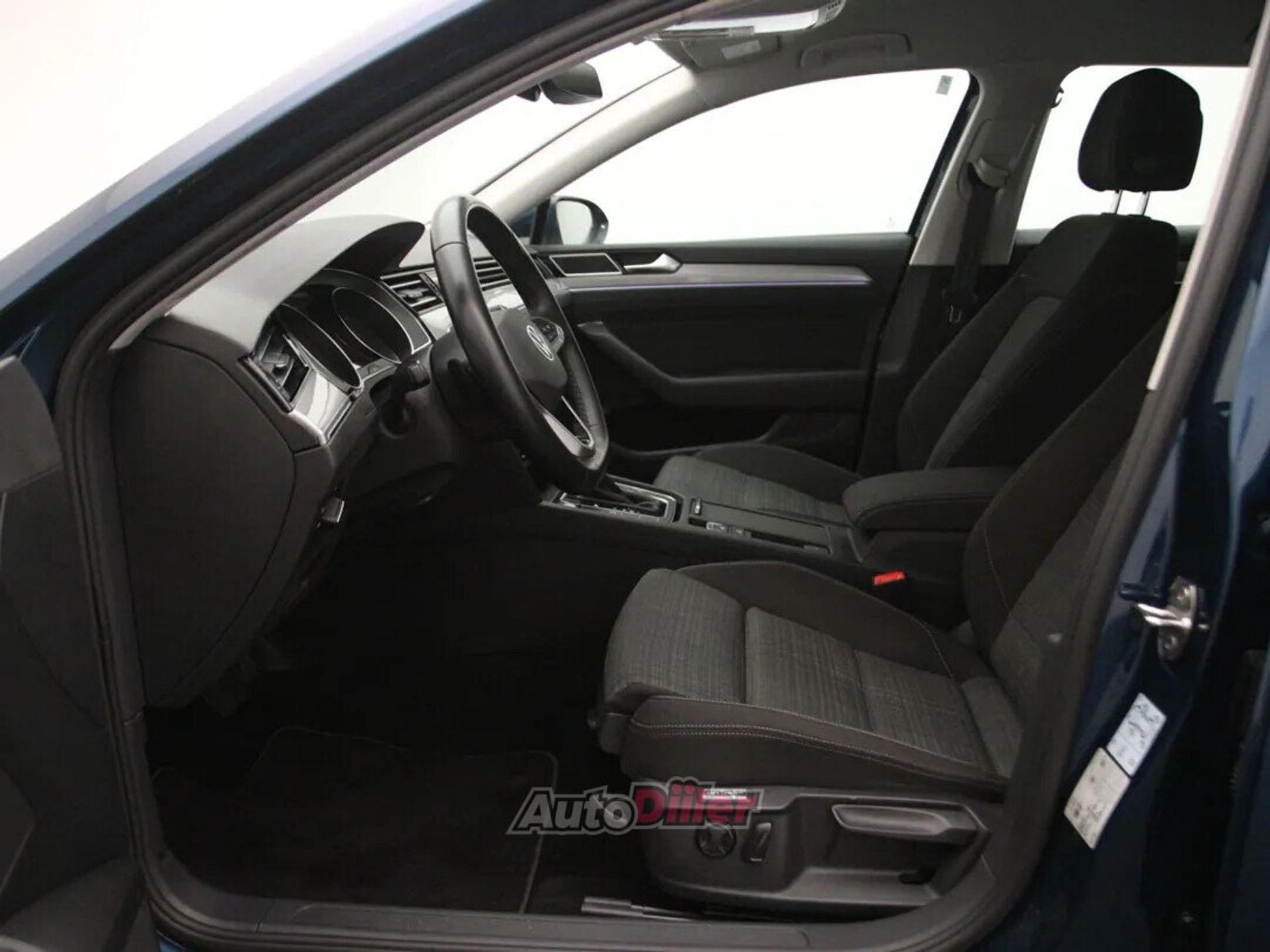 Volkswagen Passat 2022, photo 4/10