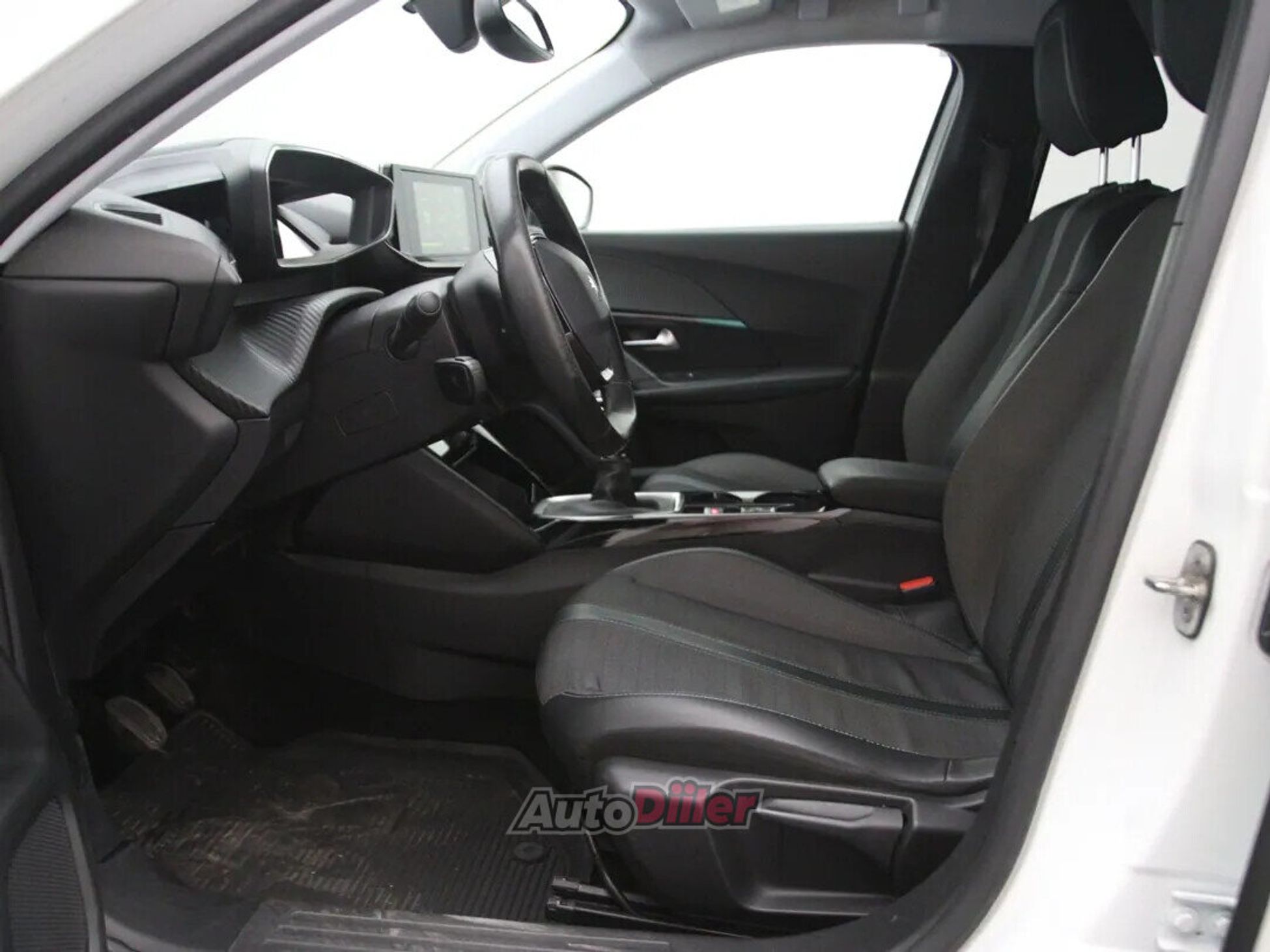 Peugeot 2008 Allure 1.5 81kW 2022, photo 4/10