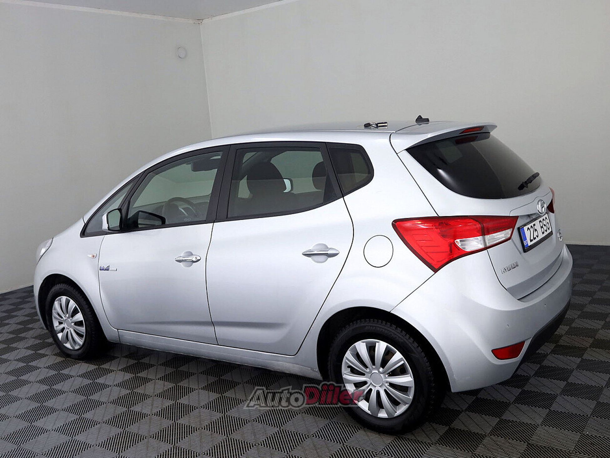 Hyundai ix20 1.4 66kW 2011, photo 4/7
