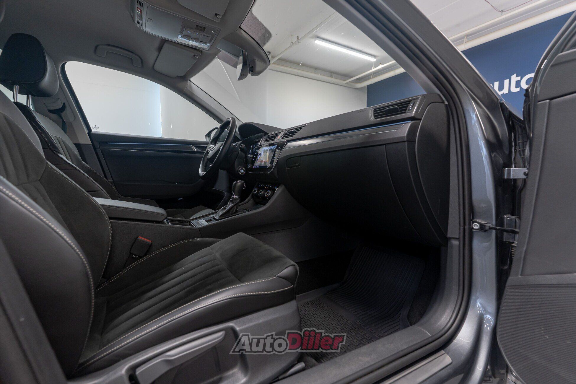 Skoda Superb 2023, photo 7/10