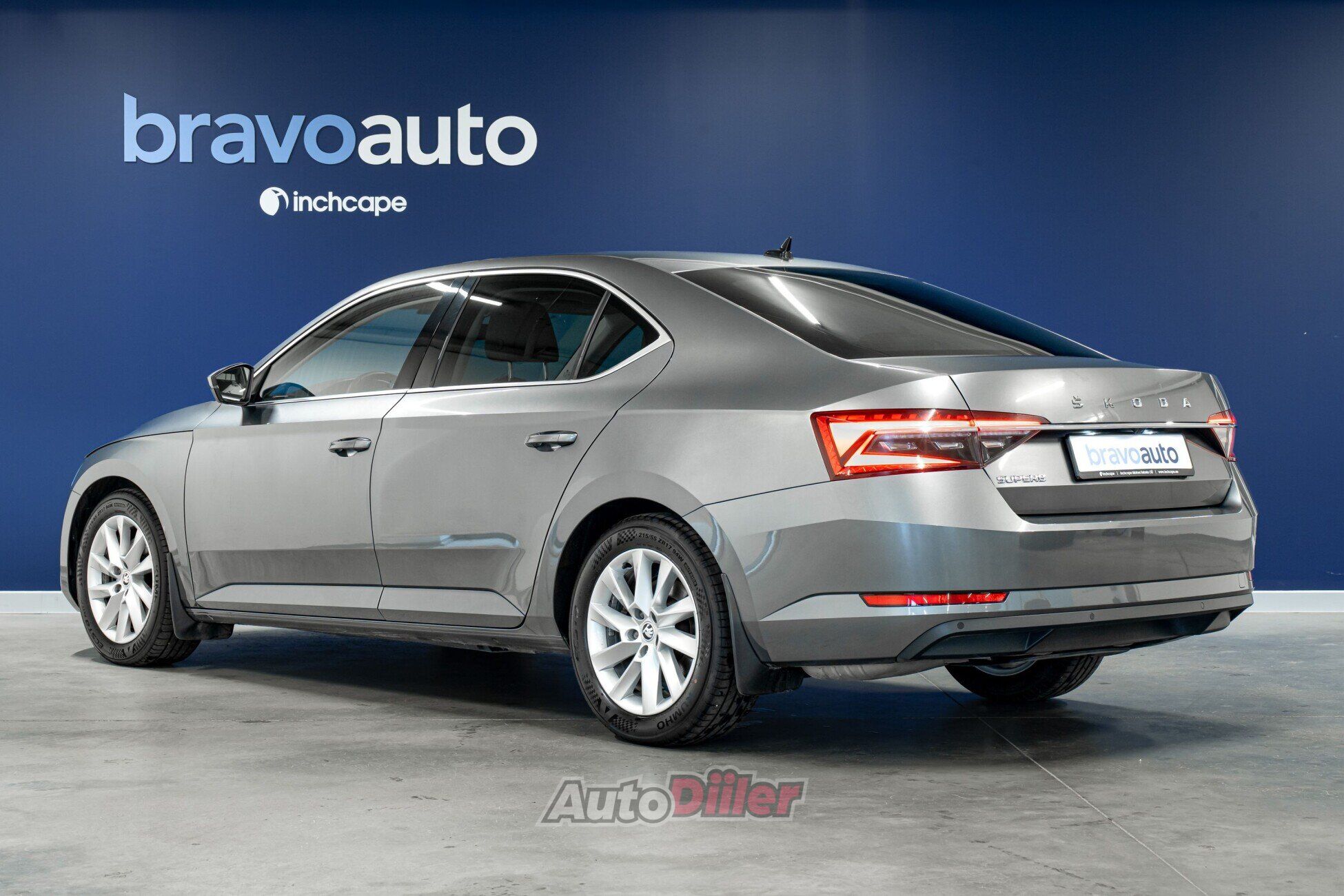 Skoda Superb 2023, photo 4/10