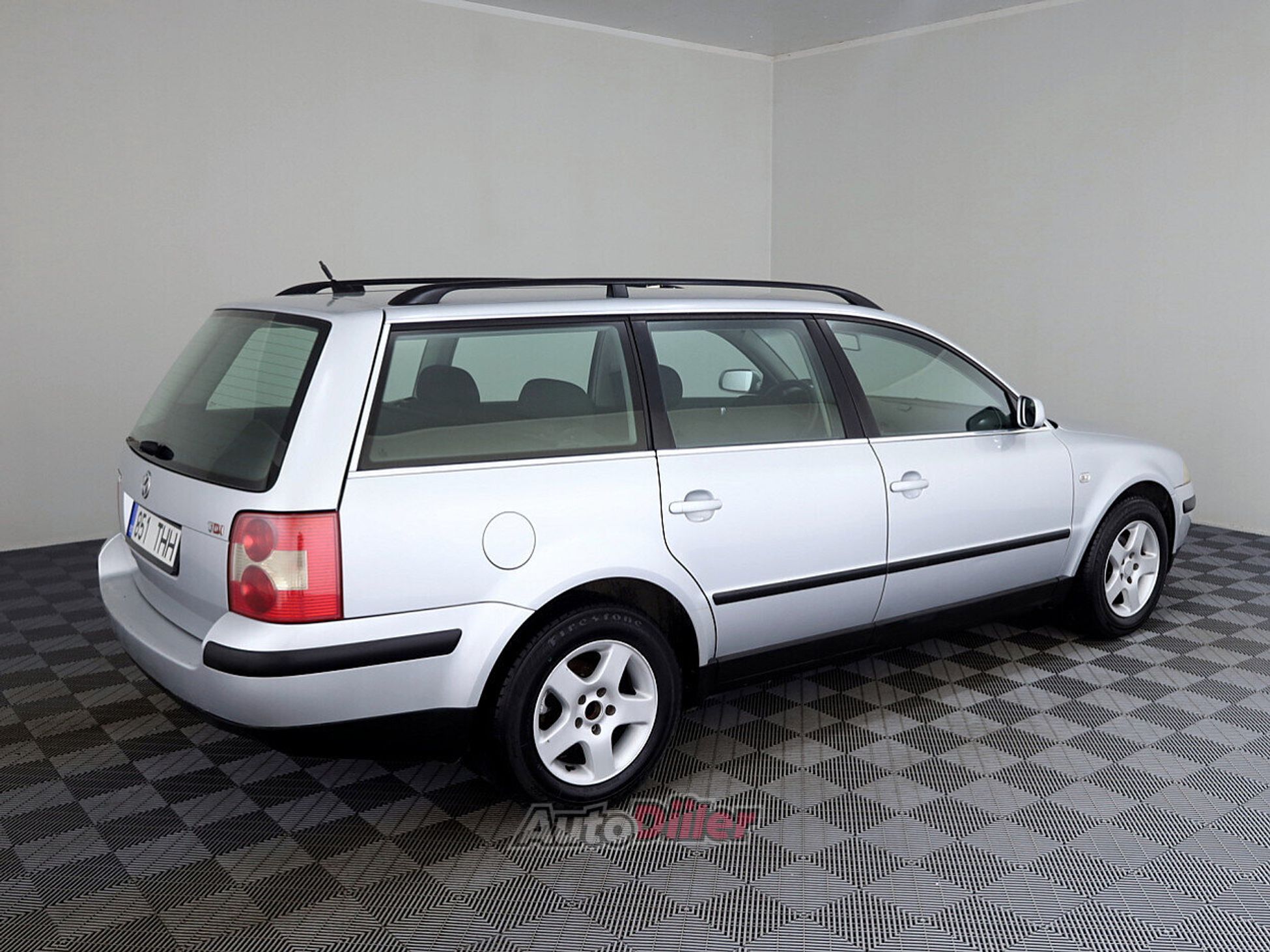 Volkswagen Passat 1.9 74kW 2002, kuva 3/7