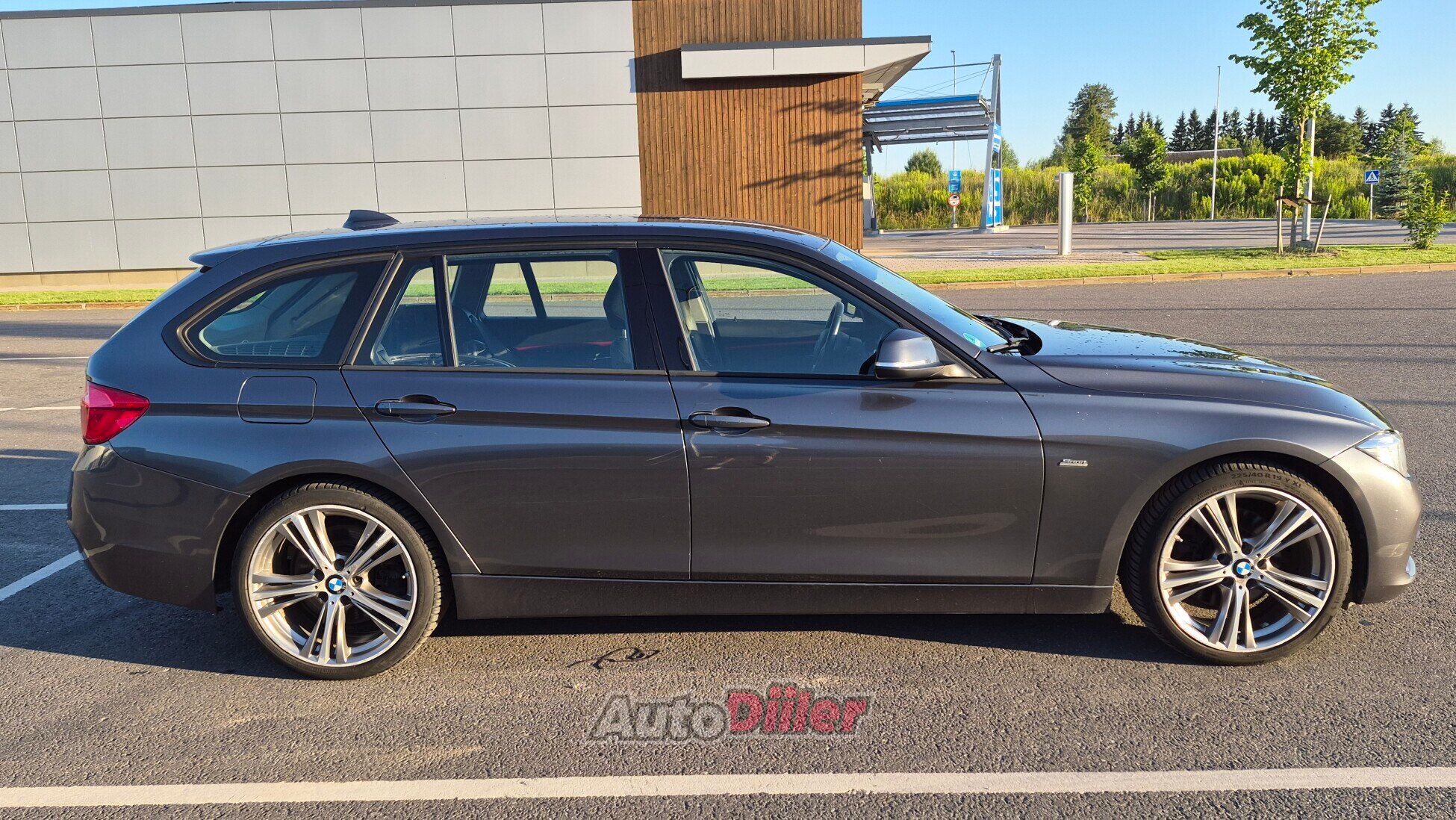 BMW 330 Sportline 3.0 190kW 2017, kuva 5/10