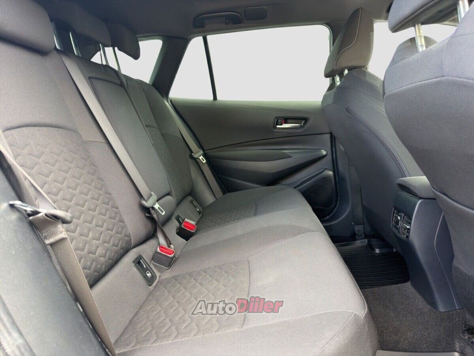 Toyota Corolla 1.8 72kW 2019, photo 6/10