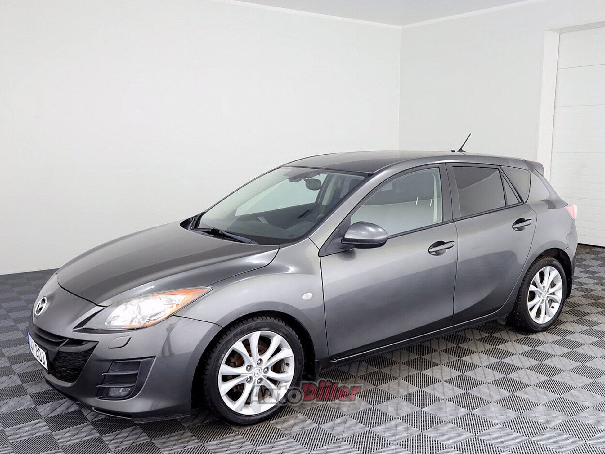 Mazda 3 1.6 77kW 2010, kuva 2/7