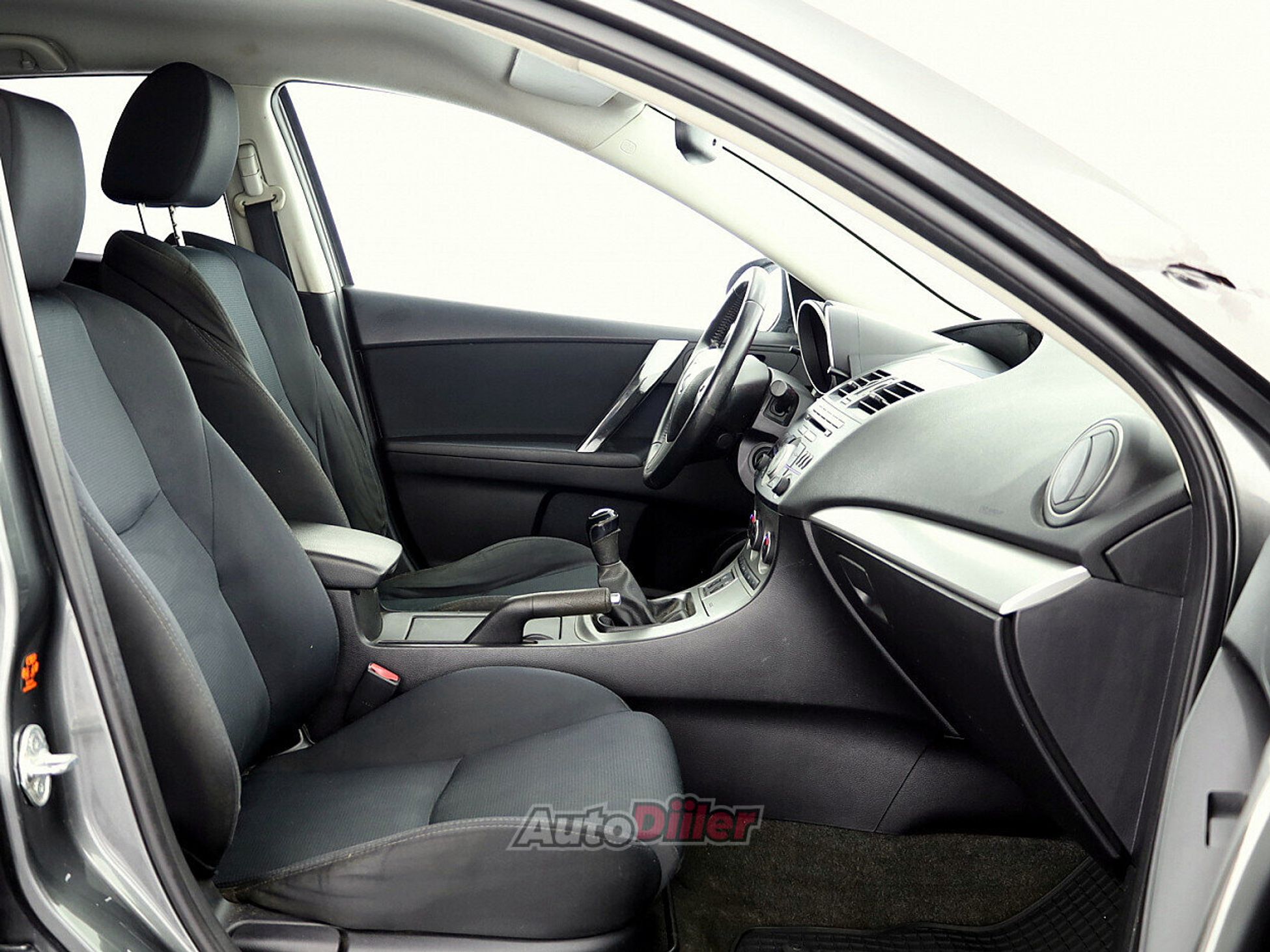 Mazda 3 1.6 77kW 2010, kuva 6/7