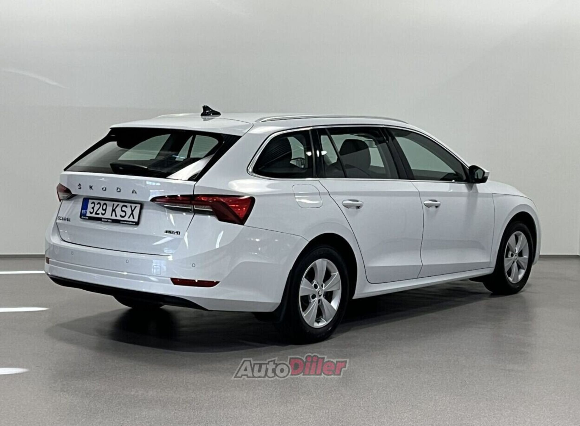 Skoda Octavia Combi Ambition 1.5 110kW 2021, kuva 2/10