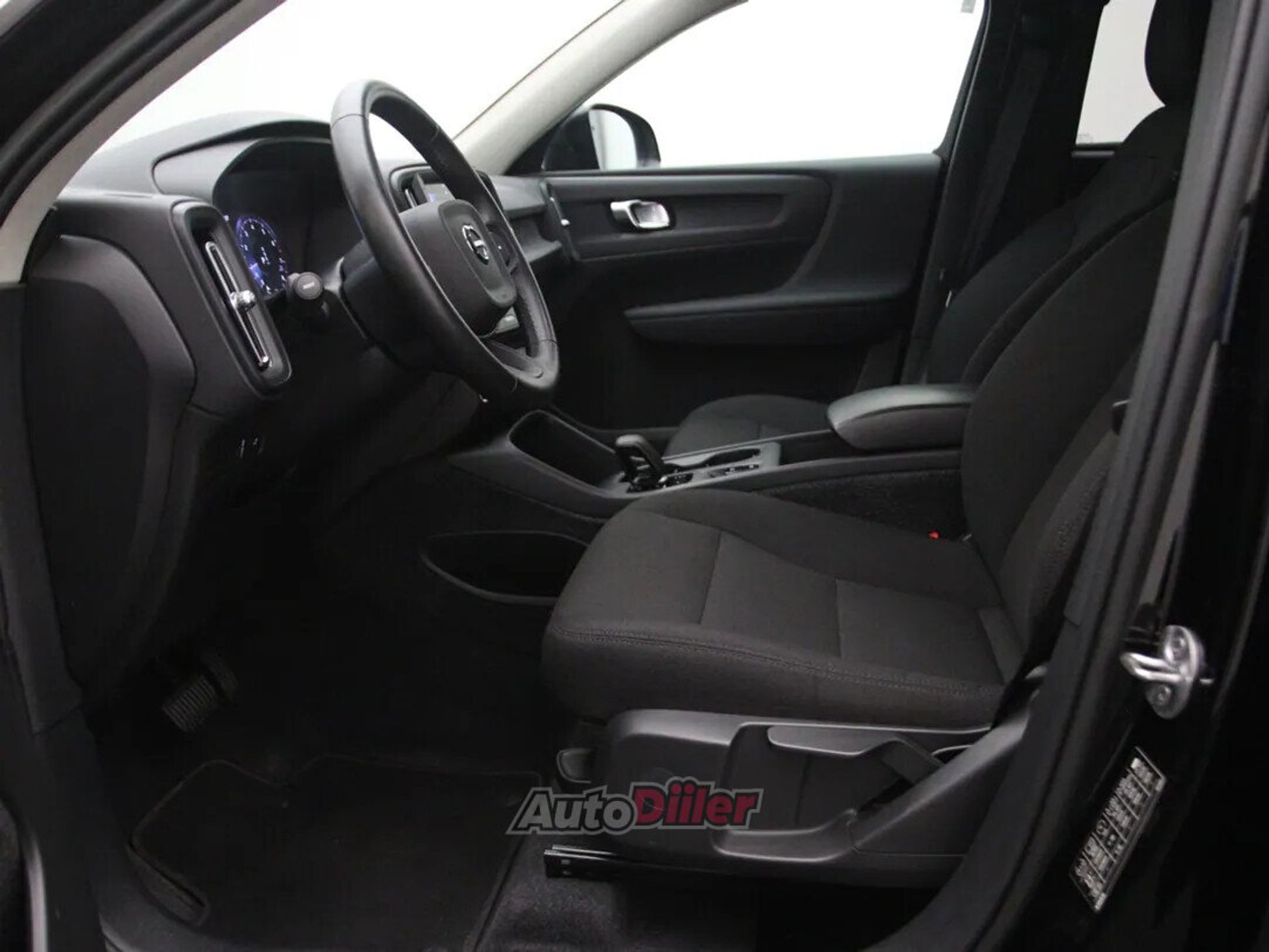 Volvo XC40 Momentum 1.5 95kW 2022, photo 4/10