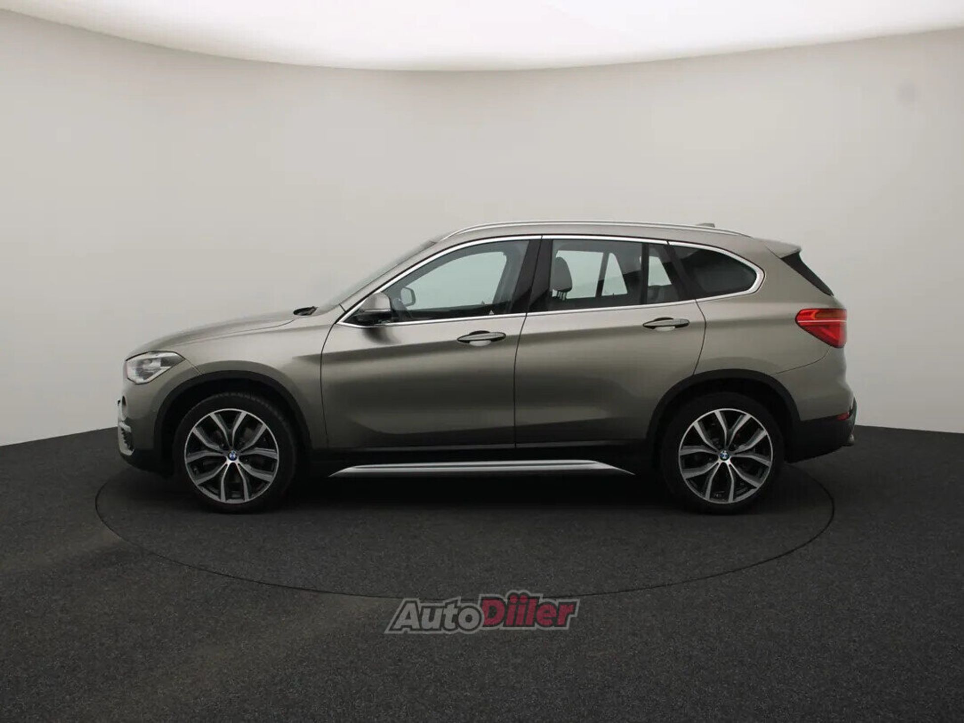 BMW X1 High Executive 2.0 141kW 2019, photo 6/10