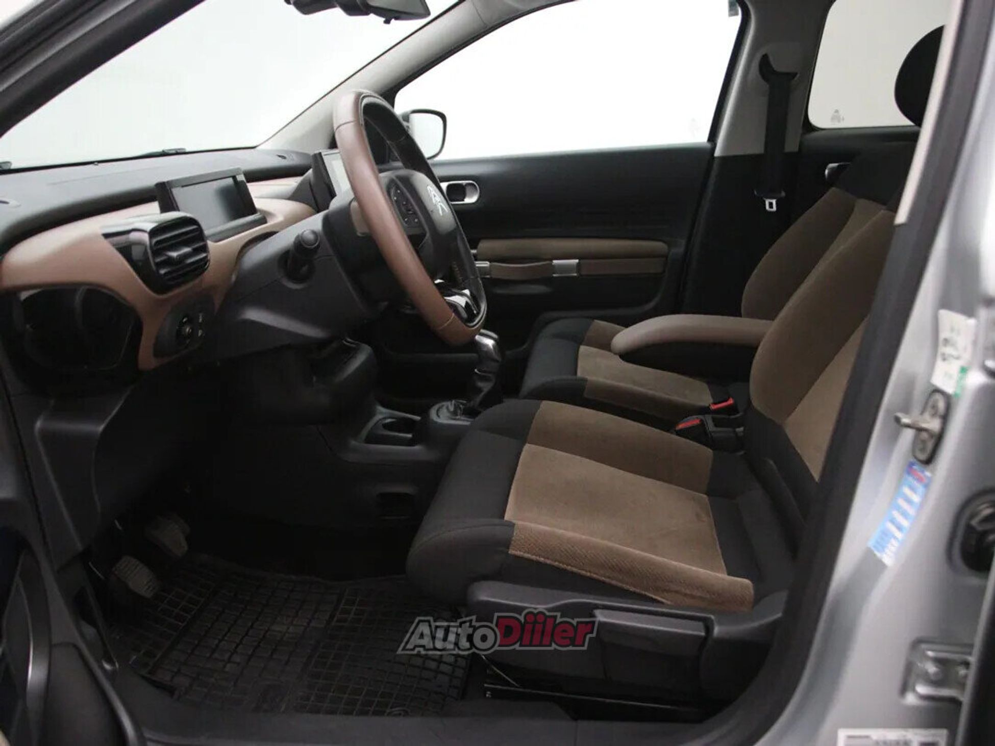 Citroen C4 Cactus Business Plus 1.6 73kW 2017, photo 4/10