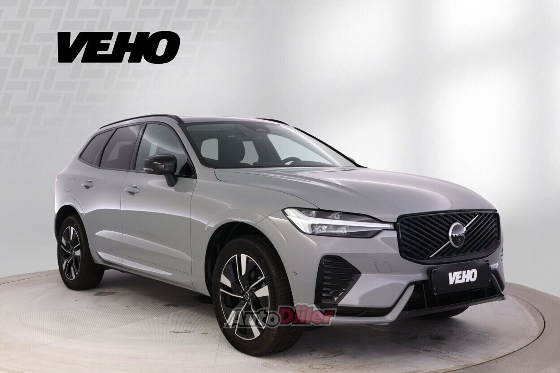 Volvo XC60 B5 Plus DARK AWD 2.0 184kW 2025, photo 5/10