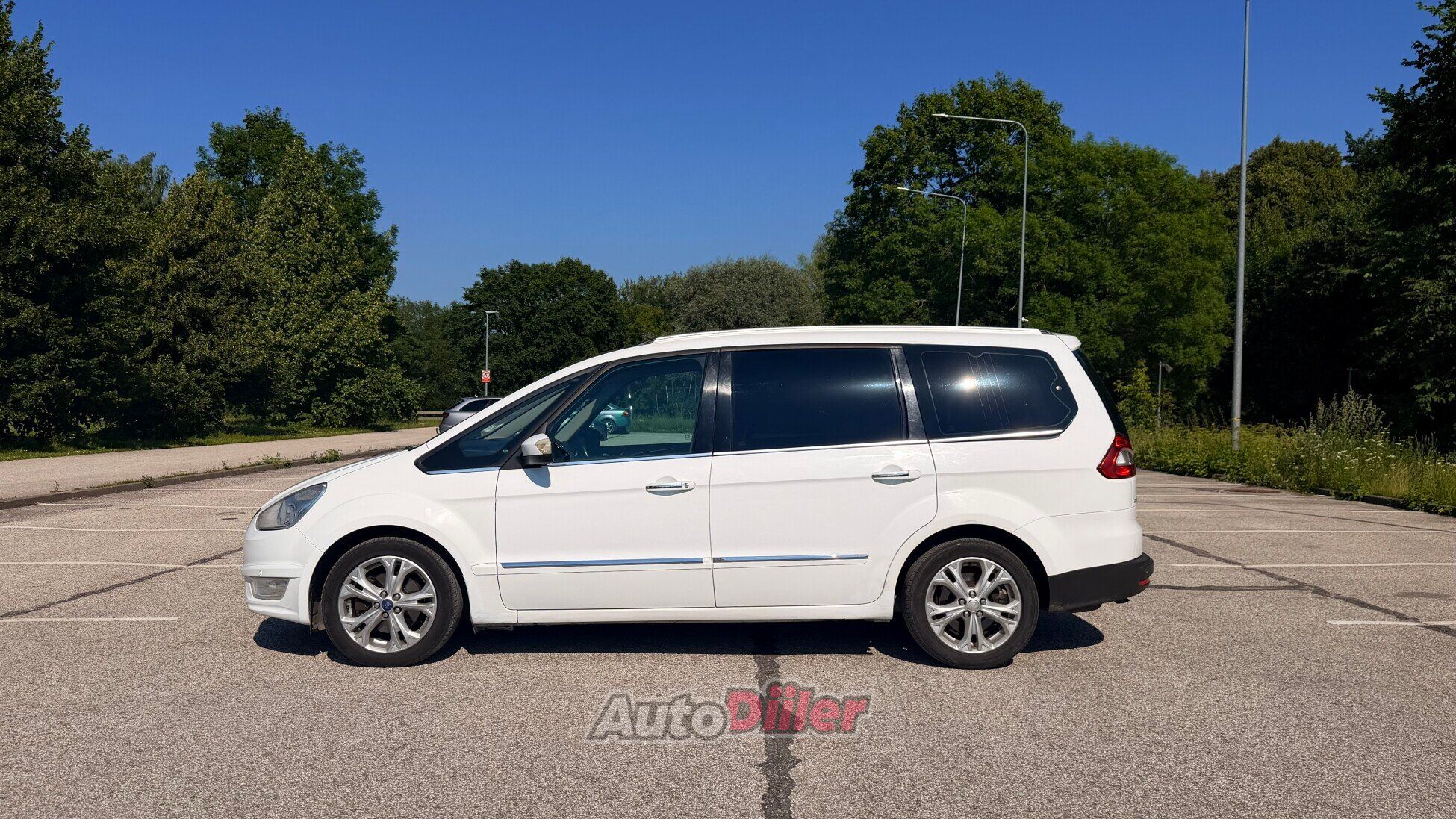Ford Galaxy Titanium 2.0 103kW 2010, kuva 3/10
