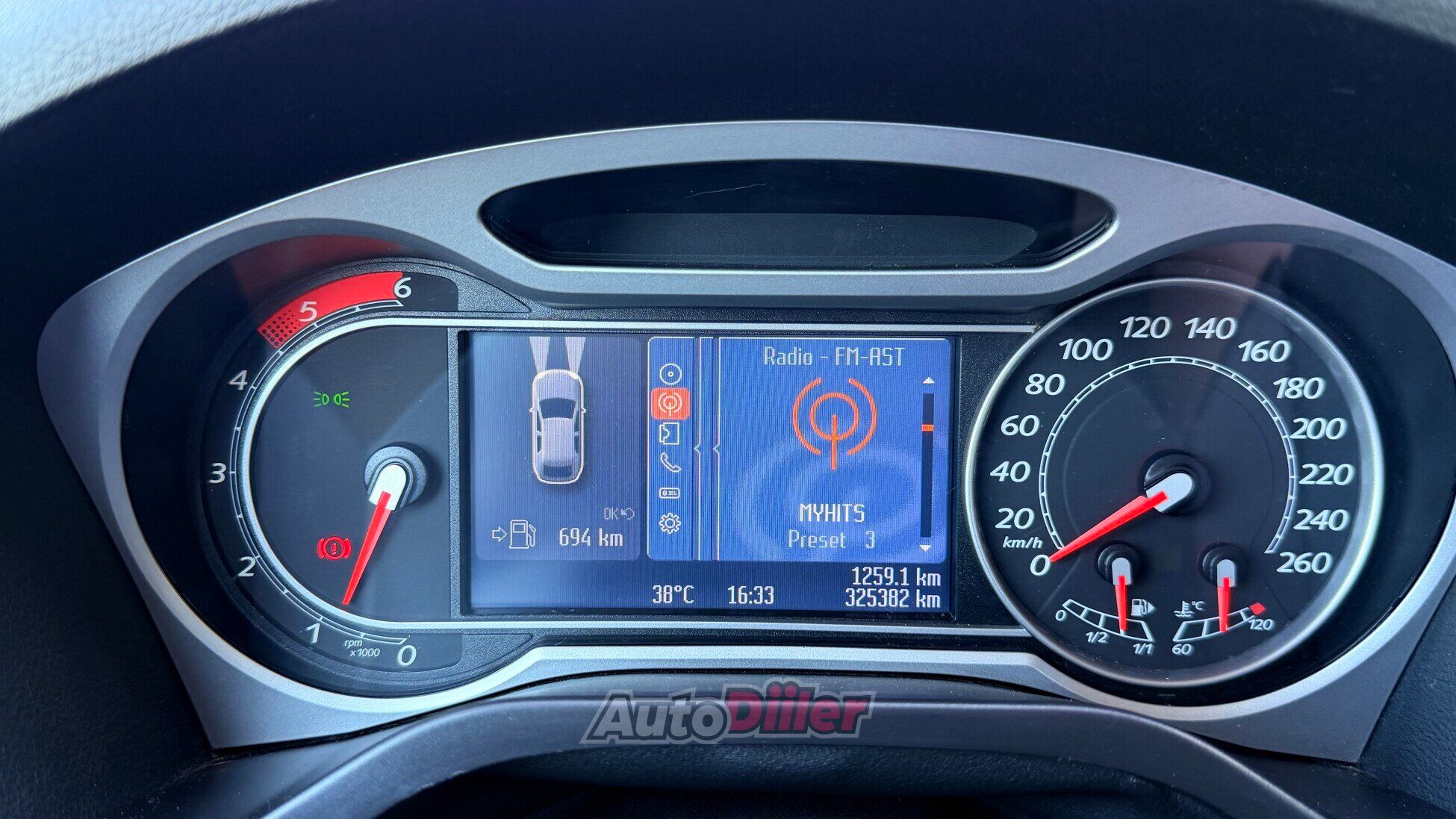 Ford Galaxy Titanium 2.0 103kW 2010, kuva 7/10