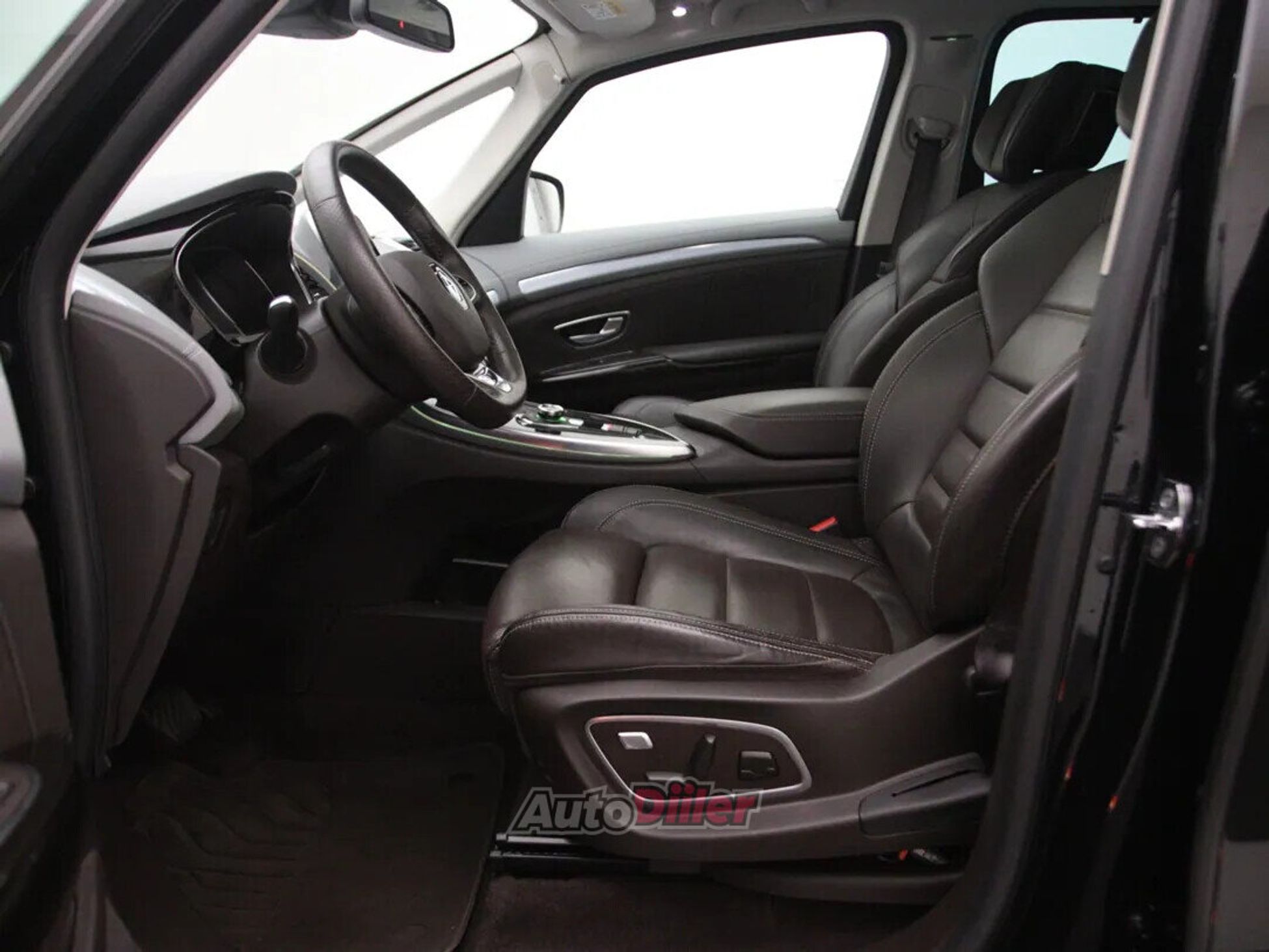 Renault Espace Initiale Paris 1.6 118kW 2015, kuva 4/10