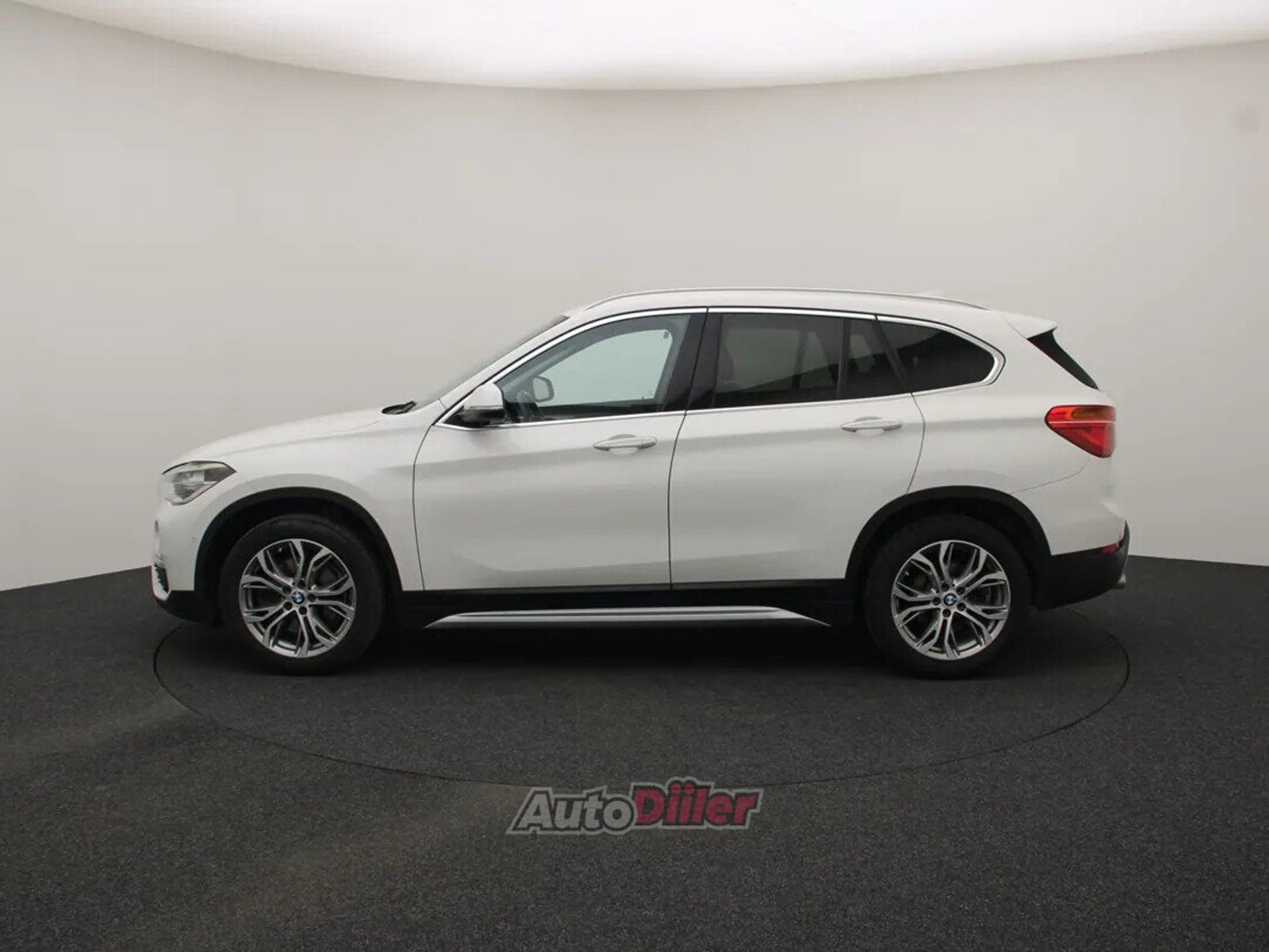 BMW X1 Sport Line 2.0 140kW 2016, kuva 6/10