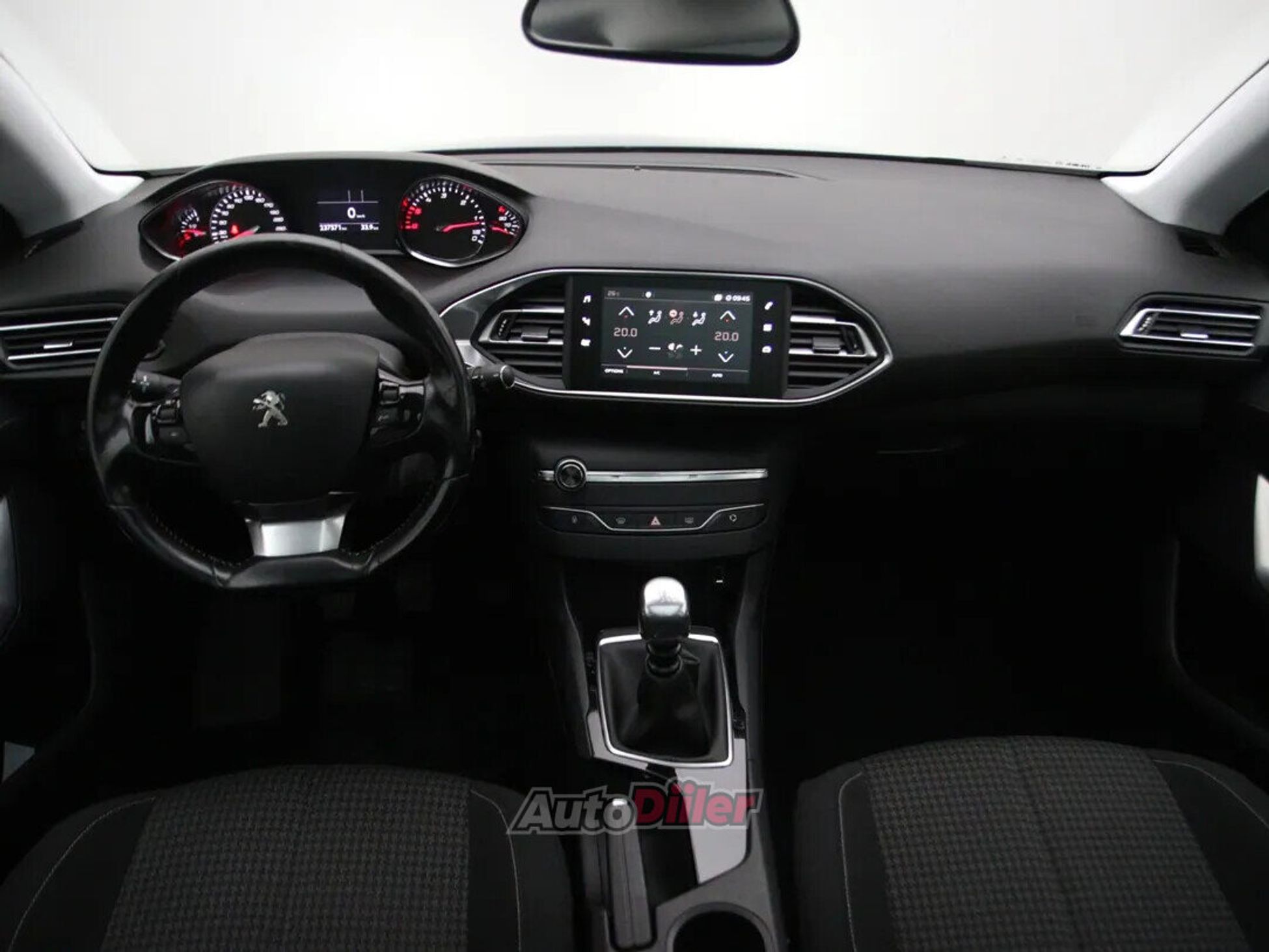 Peugeot 308 Executive 1.6 88kW 2017, kuva 2/10