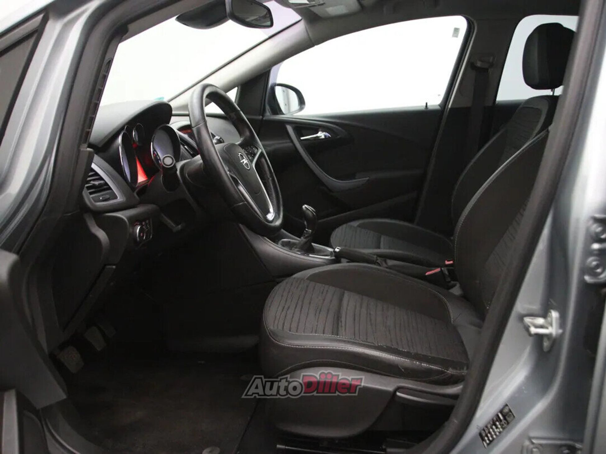 Opel Astra Ultimate Plus 1.6 81kW 2015, photo 4/10