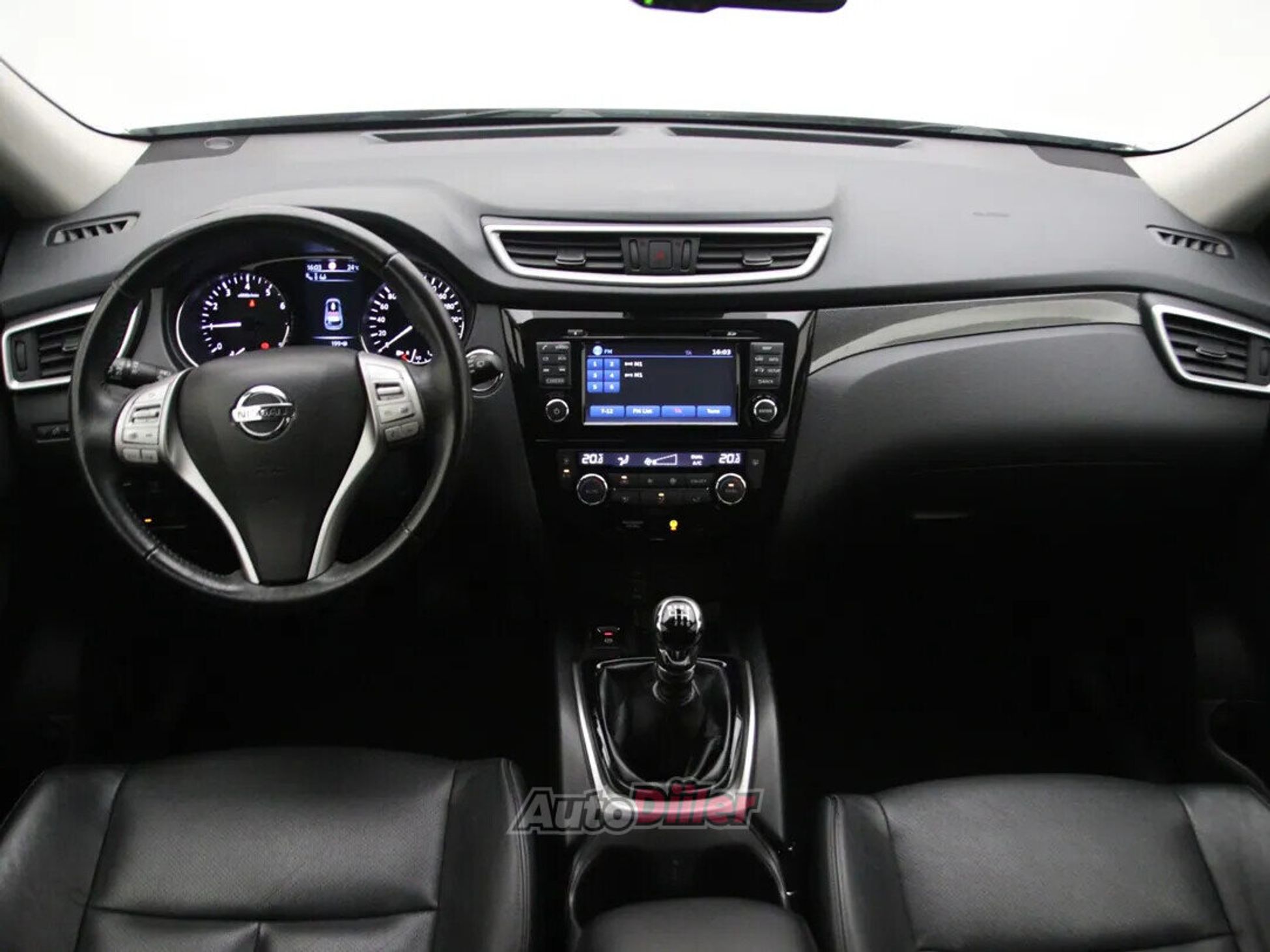 Nissan X-Trail Tekna 1.6 120kW 2016, photo 2/10