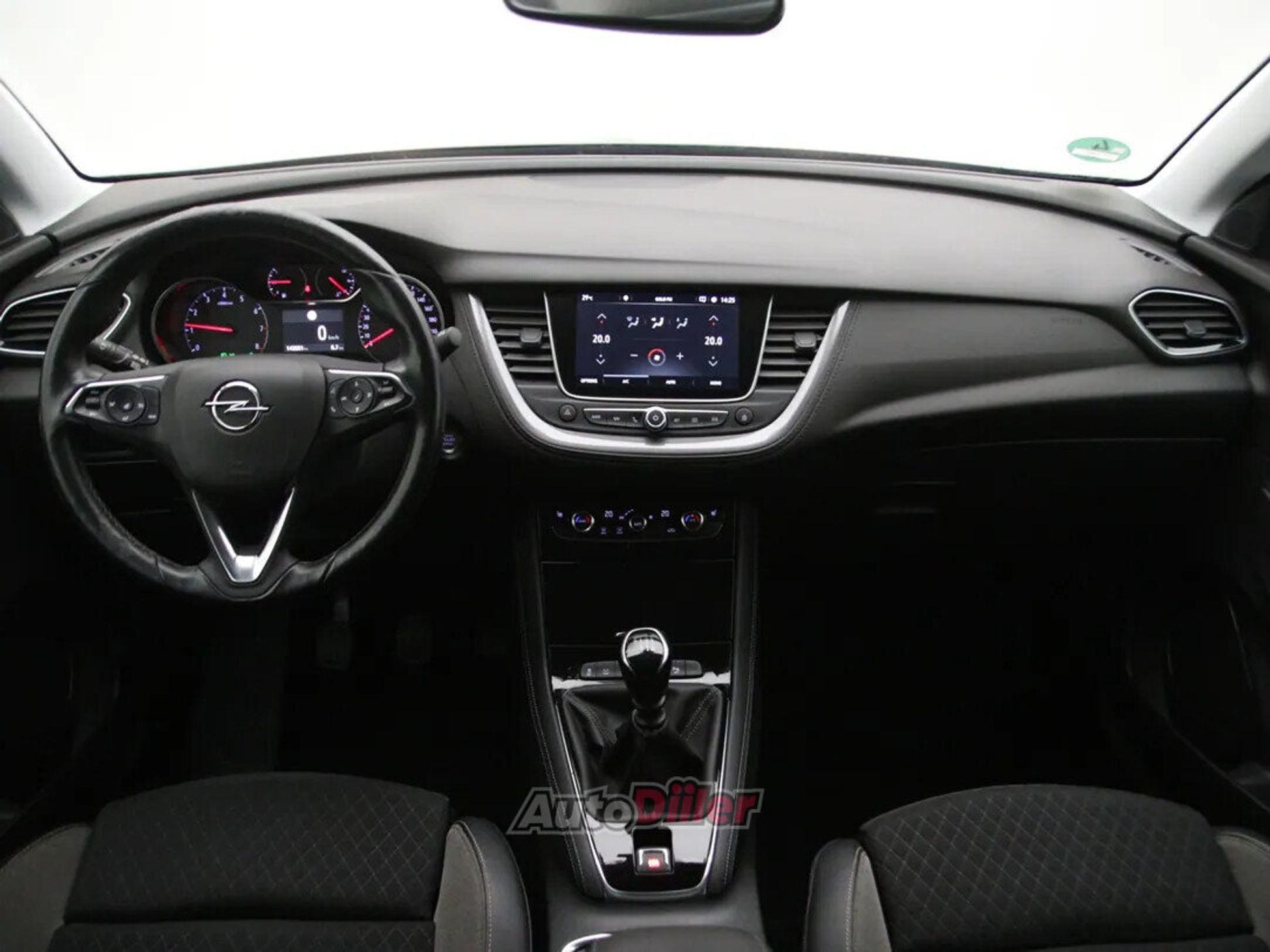 Opel Grandland X Innovation 1.2 96kW 2019, kuva 2/10