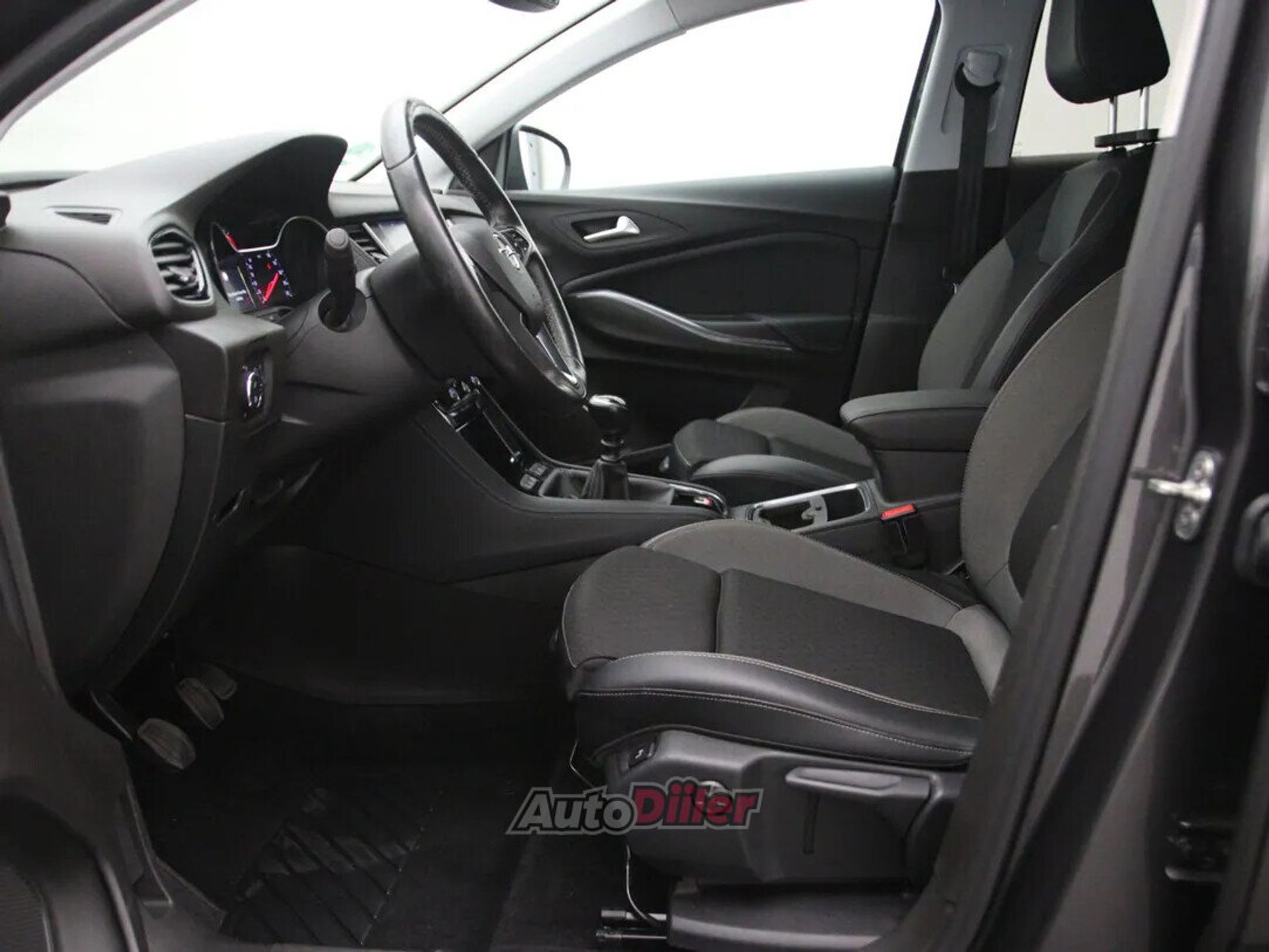 Opel Grandland X Innovation 1.2 96kW 2019, kuva 4/10