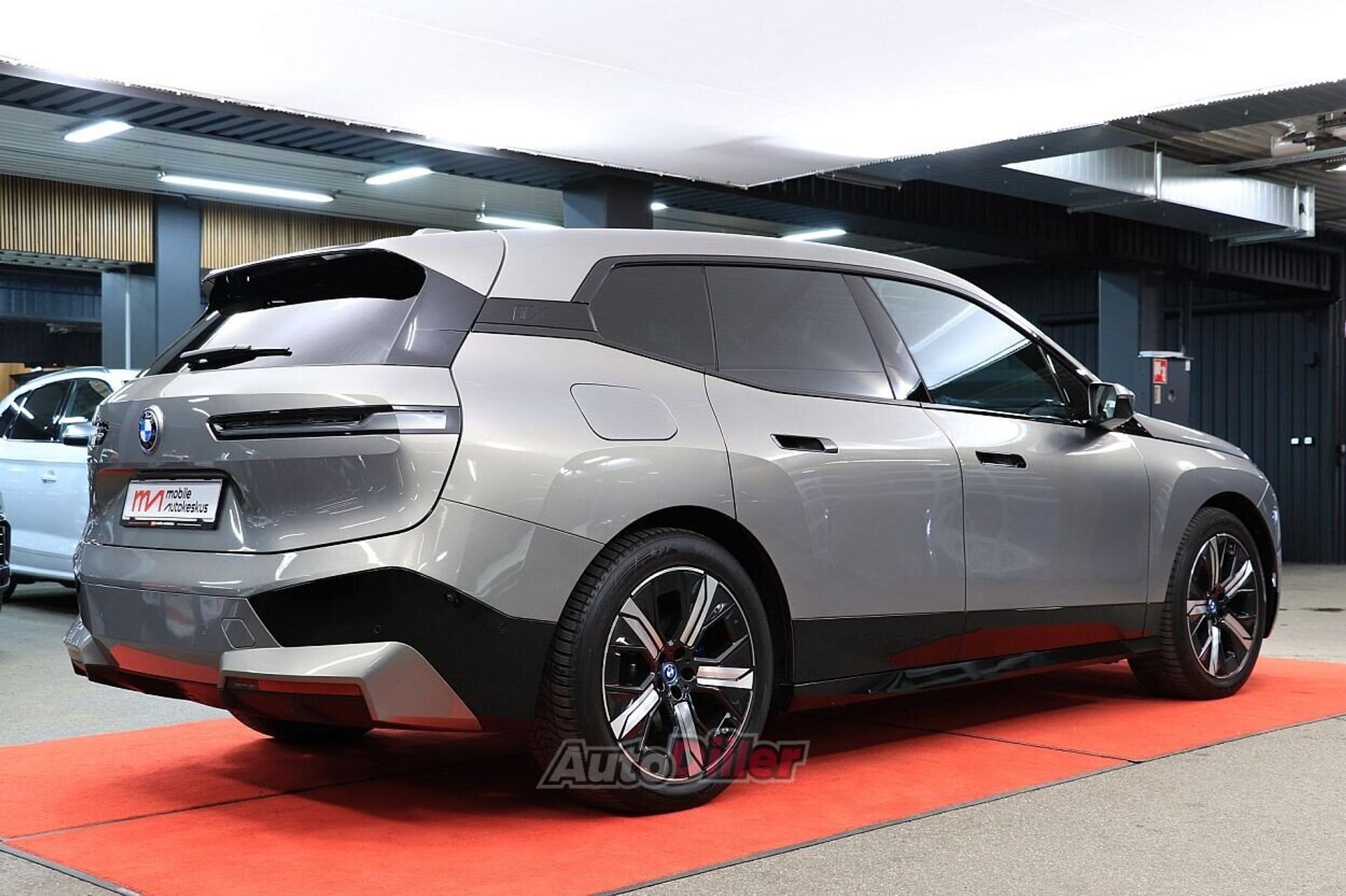 BMW iX M-Sportpakett 102kW 2023, photo 2/10