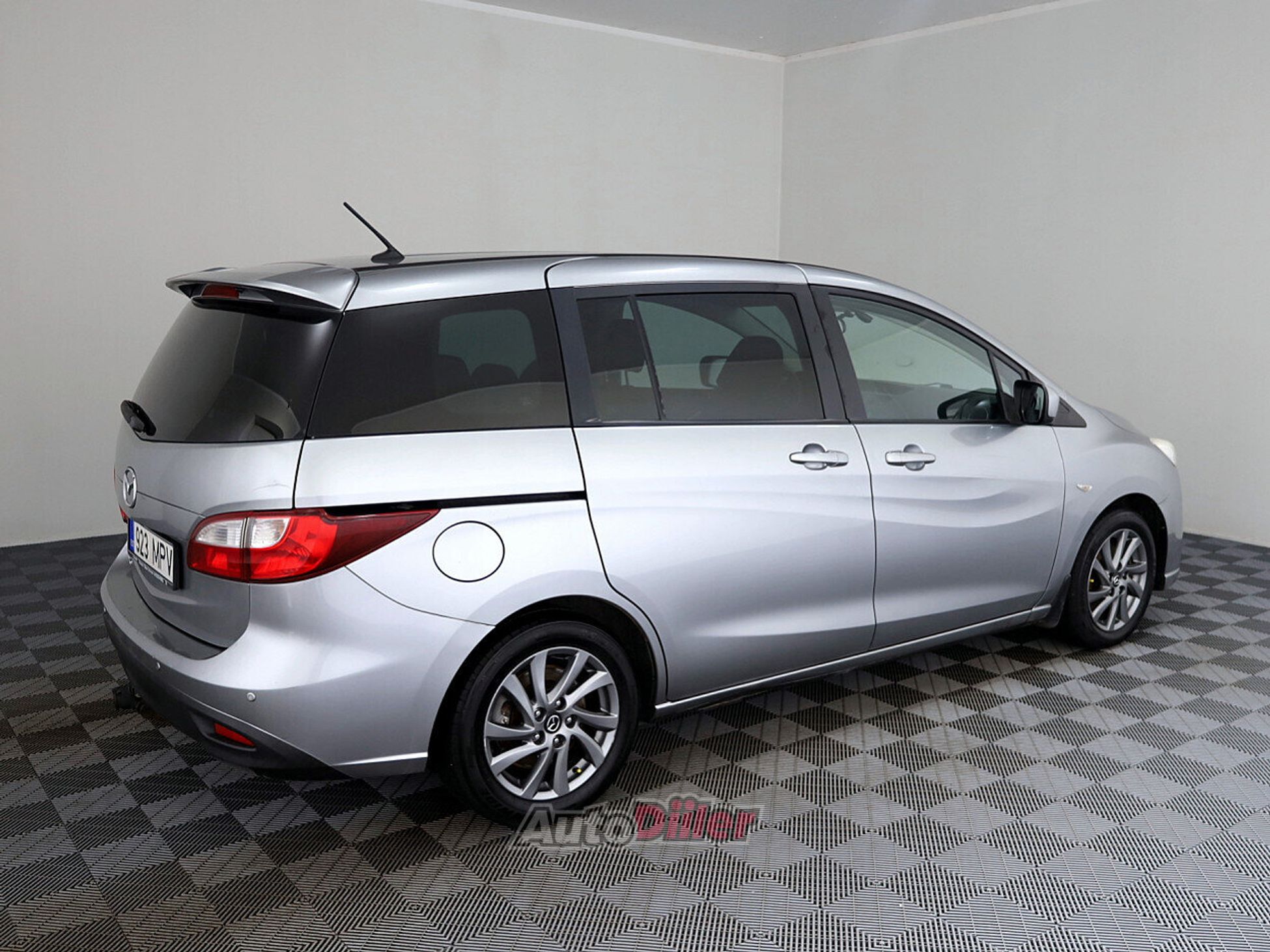 Mazda 5 1.6 85kW 2012, photo 3/8