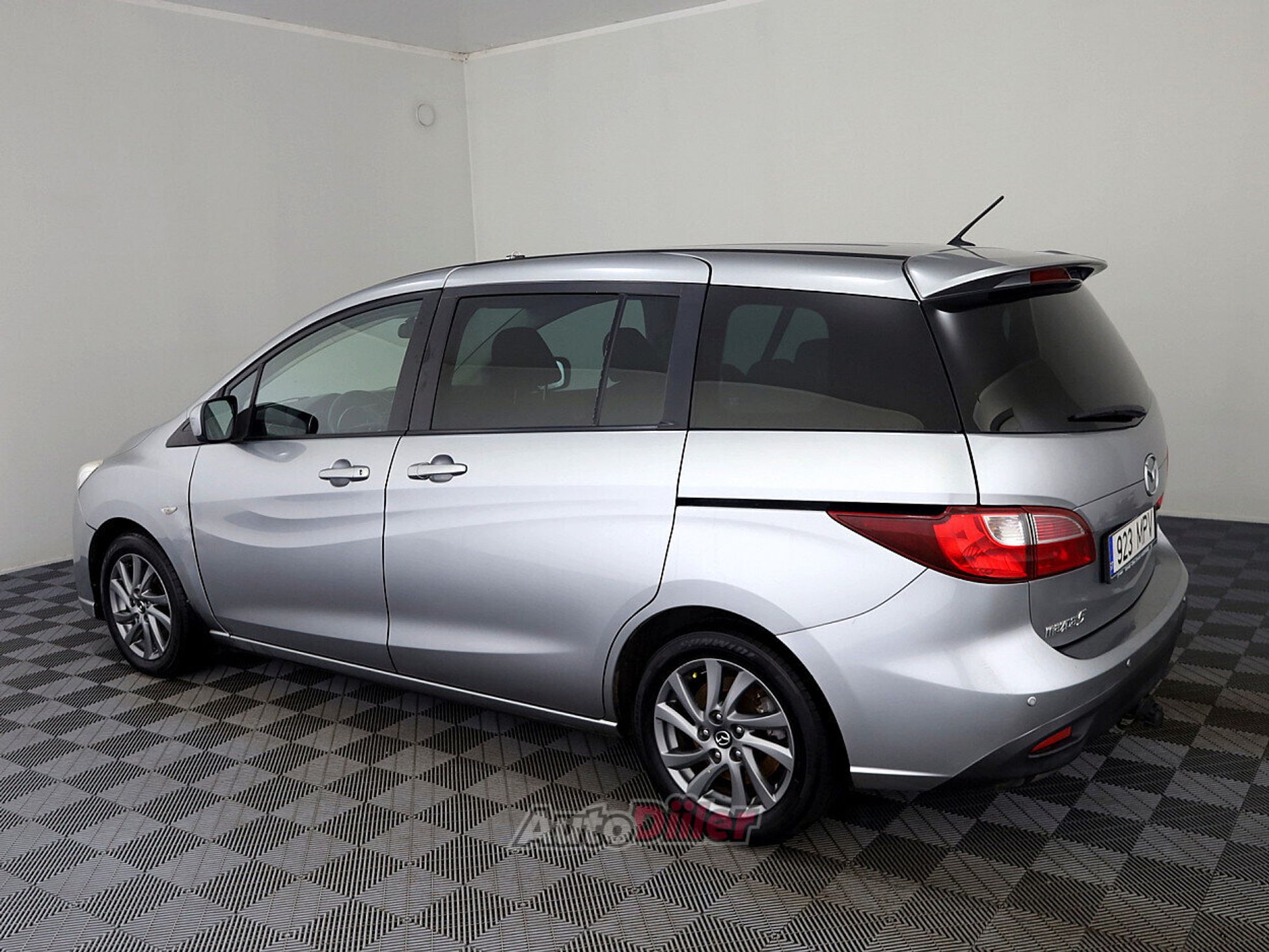 Mazda 5 1.6 85kW 2012, photo 4/8