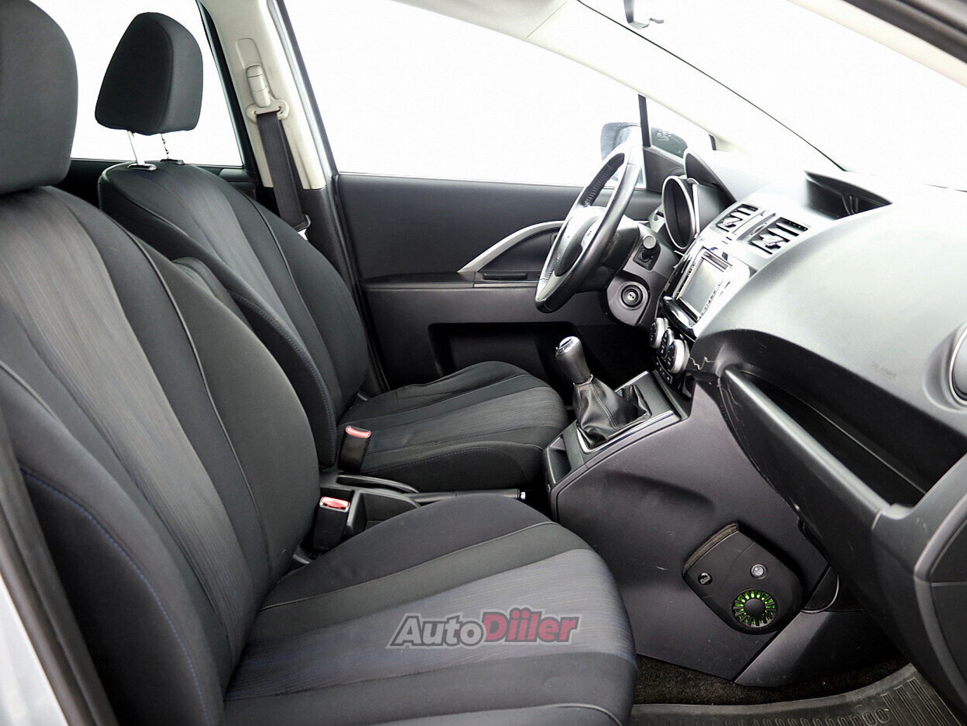 Mazda 5 1.6 85kW 2012, photo 6/8
