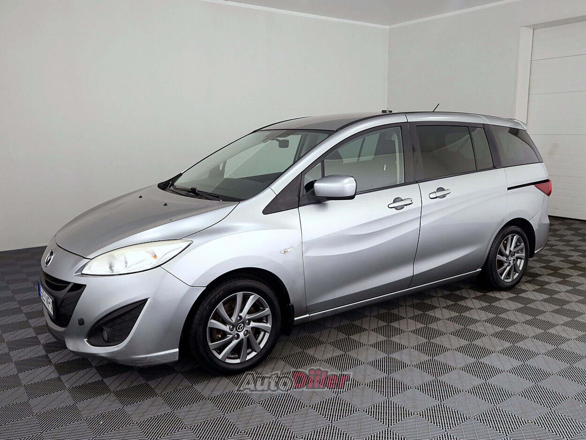 Mazda 5 1.6 85kW 2012, photo 2/8