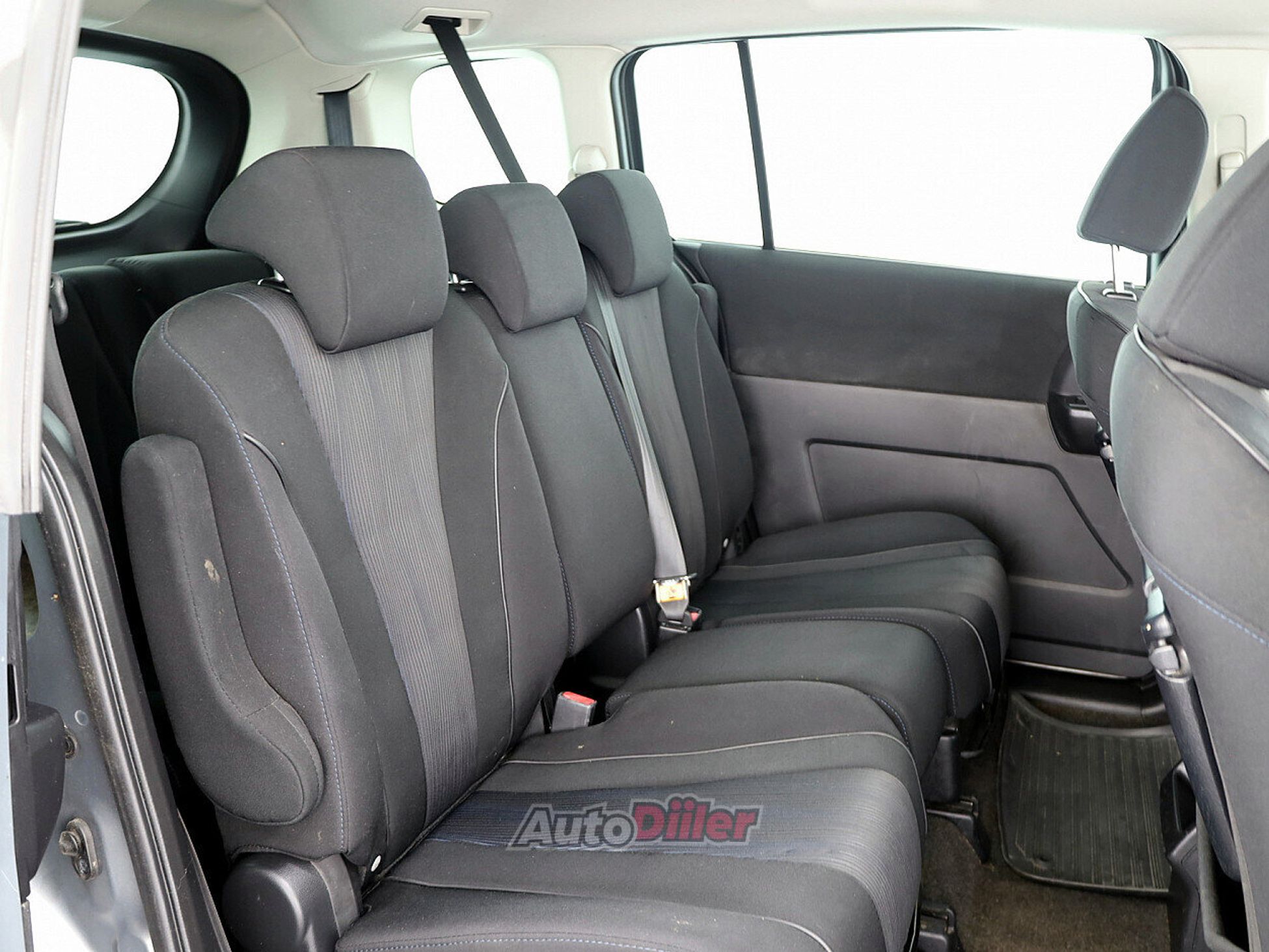 Mazda 5 1.6 85kW 2012, photo 7/8