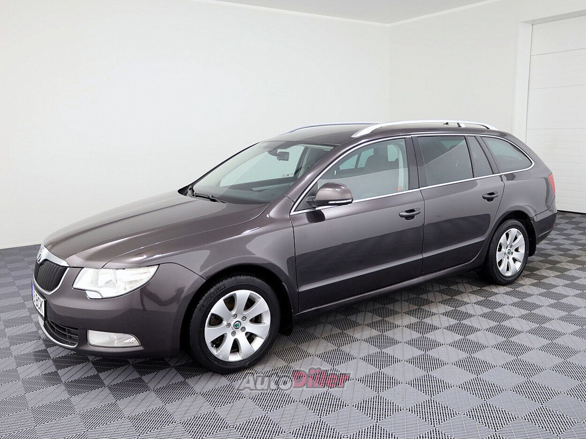 Skoda Superb 1.8 118kW 2010, kuva 2/8