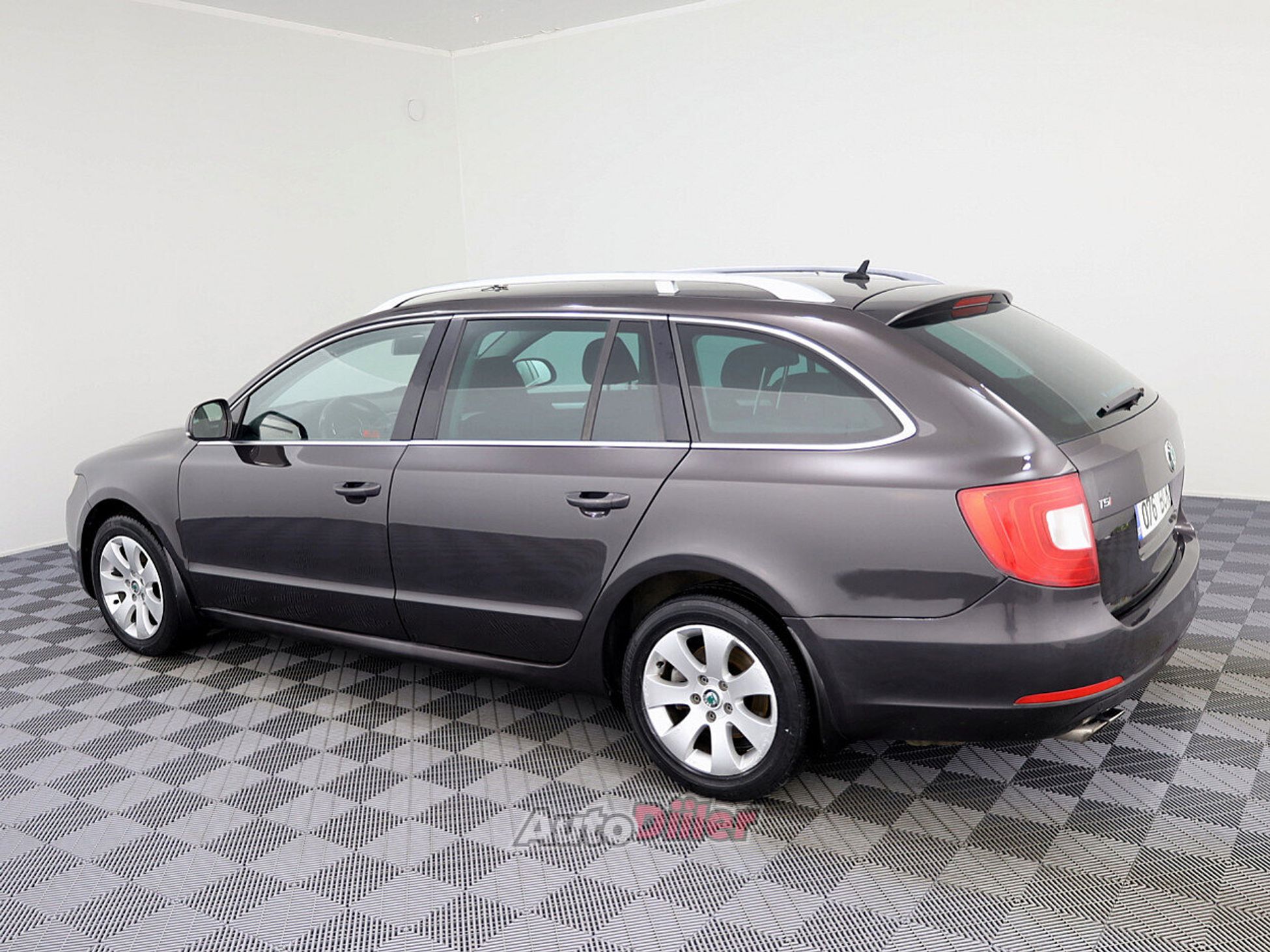 Skoda Superb 1.8 118kW 2010, kuva 4/8