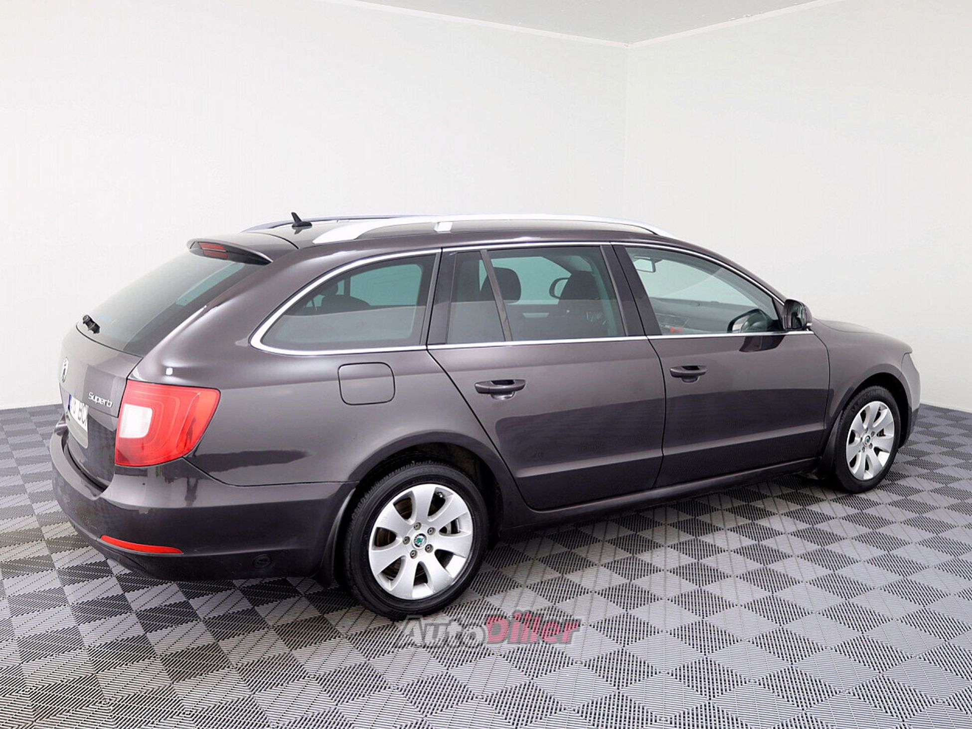 Skoda Superb 1.8 118kW 2010, kuva 3/8