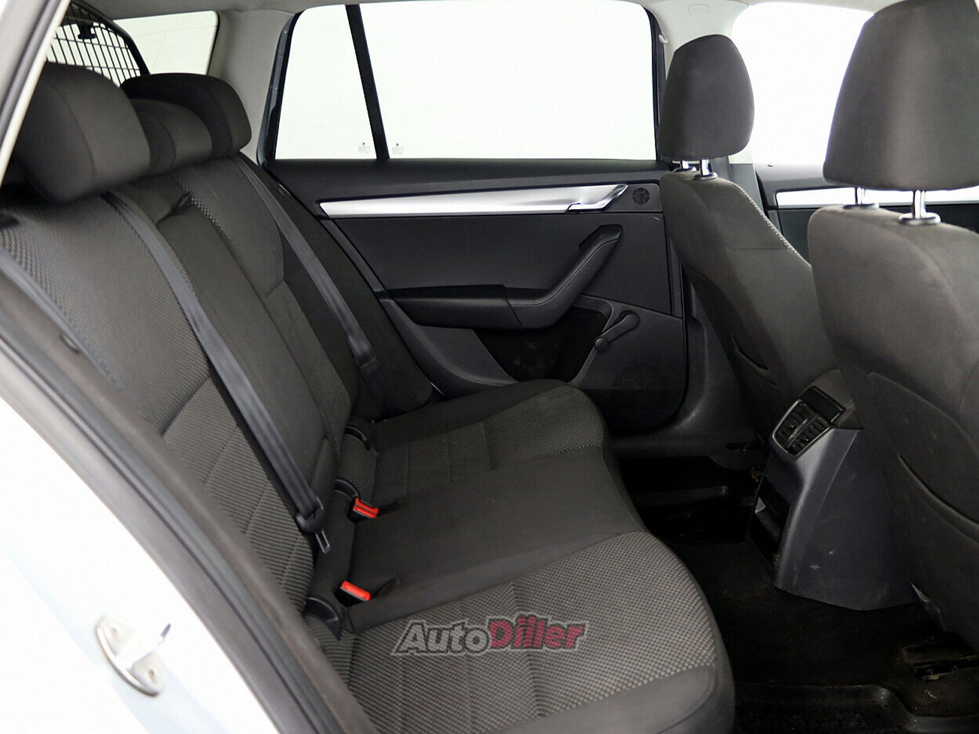 Skoda Octavia 2.0 110kW 2013, kuva 7/7