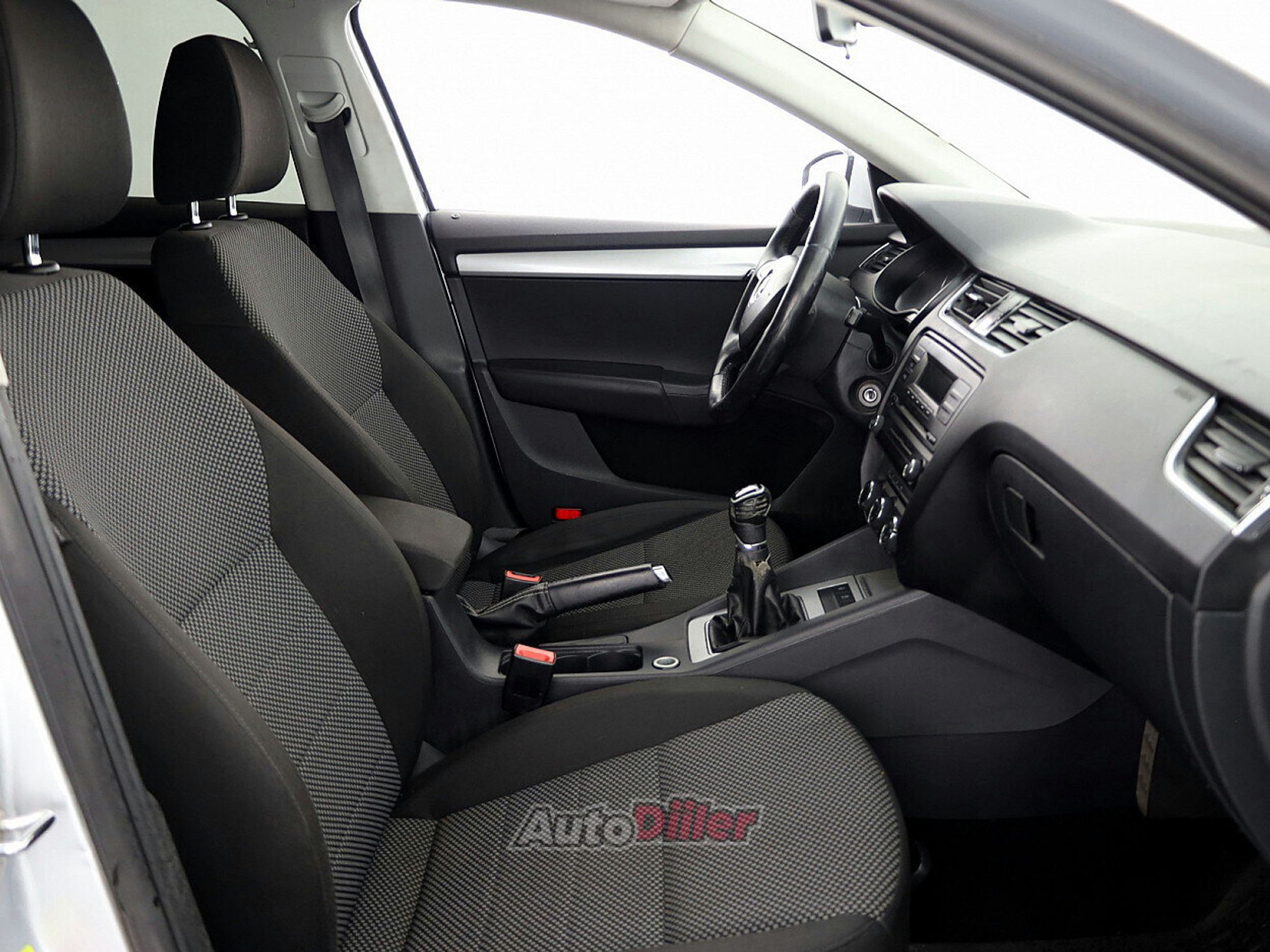 Skoda Octavia 2.0 110kW 2013, kuva 6/7
