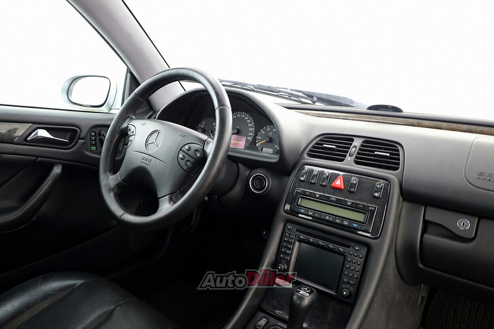 Mercedes-Benz CLK 320 3.2 160kW 2000, kuva 5/10