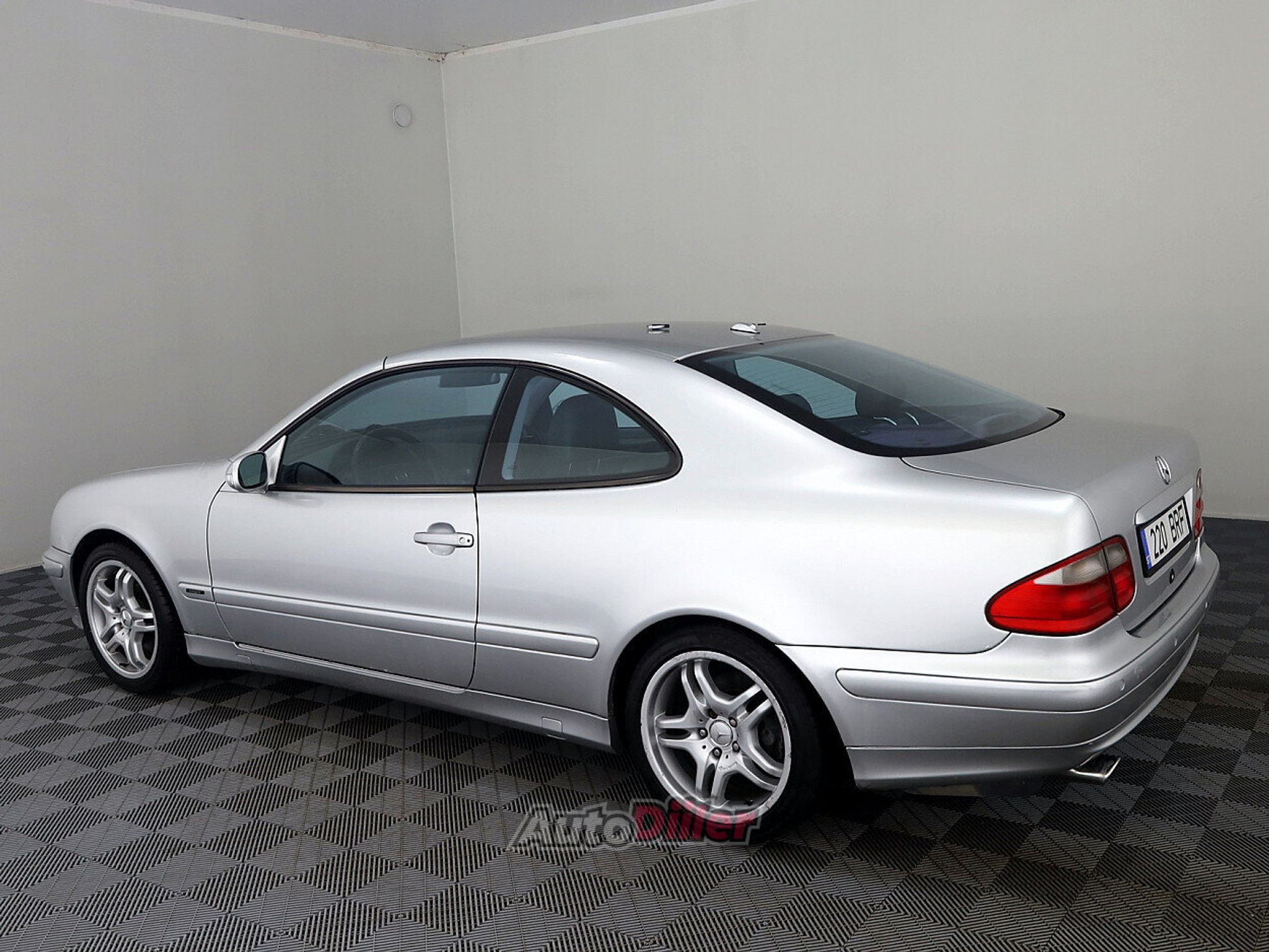 Mercedes-Benz CLK 320 3.2 160kW 2000, kuva 4/10