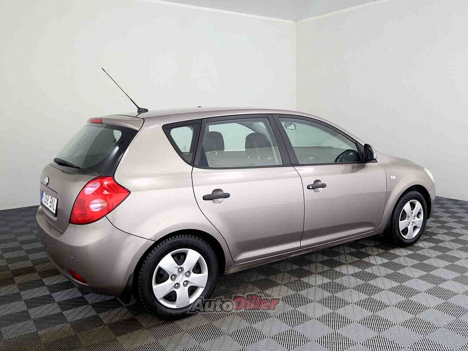 Kia cee'd / Ceed 1.6 90kW 2008, kuva 3/7