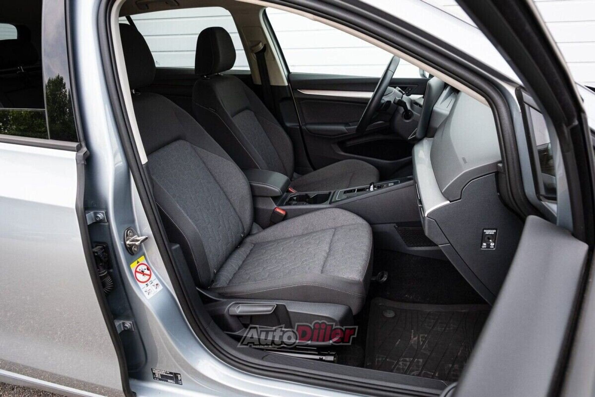 Volkswagen Golf 2.0 110kW 2025, photo 6/10