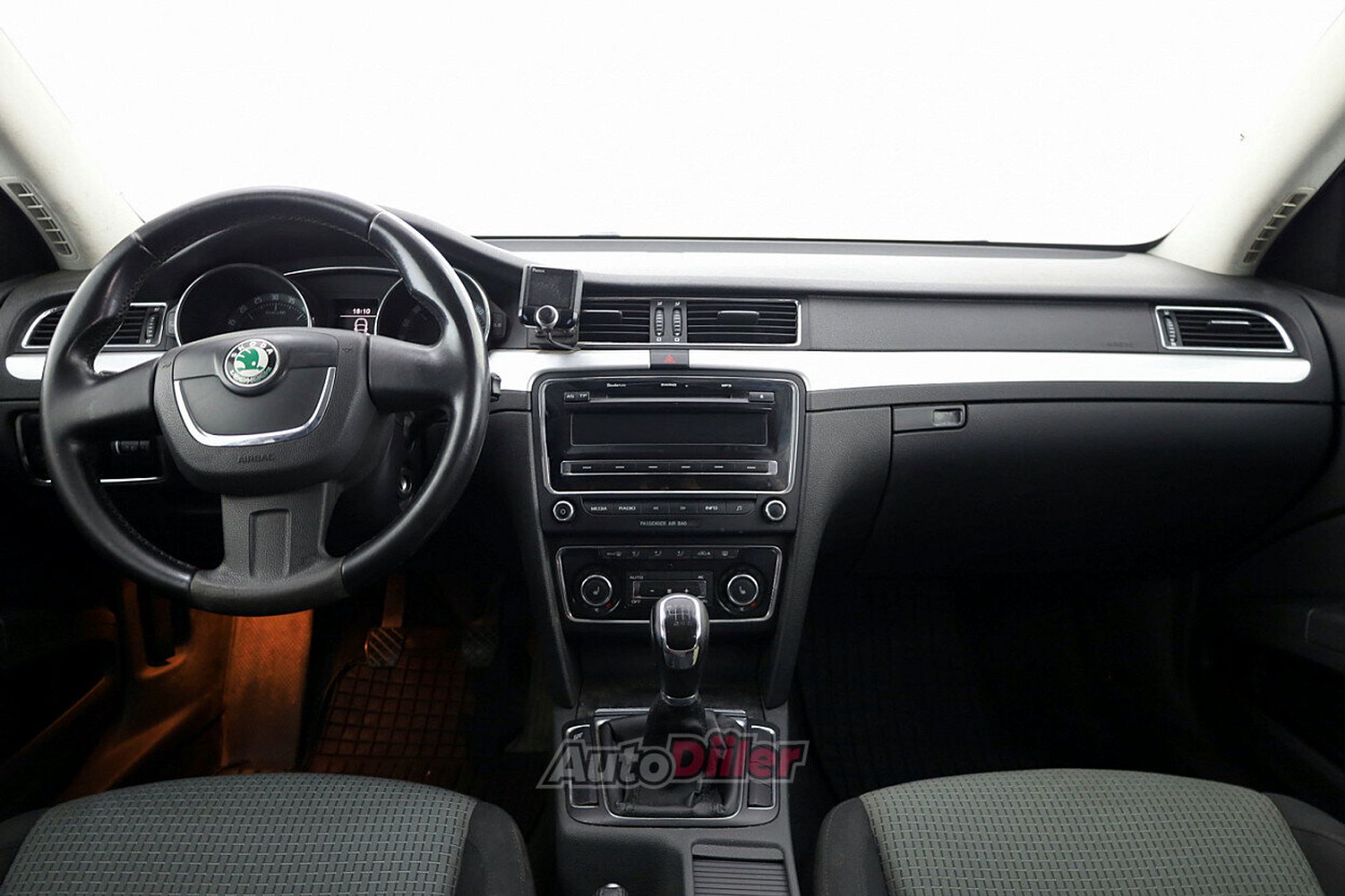 Skoda Superb 2.0 125kW 2009, kuva 5/7
