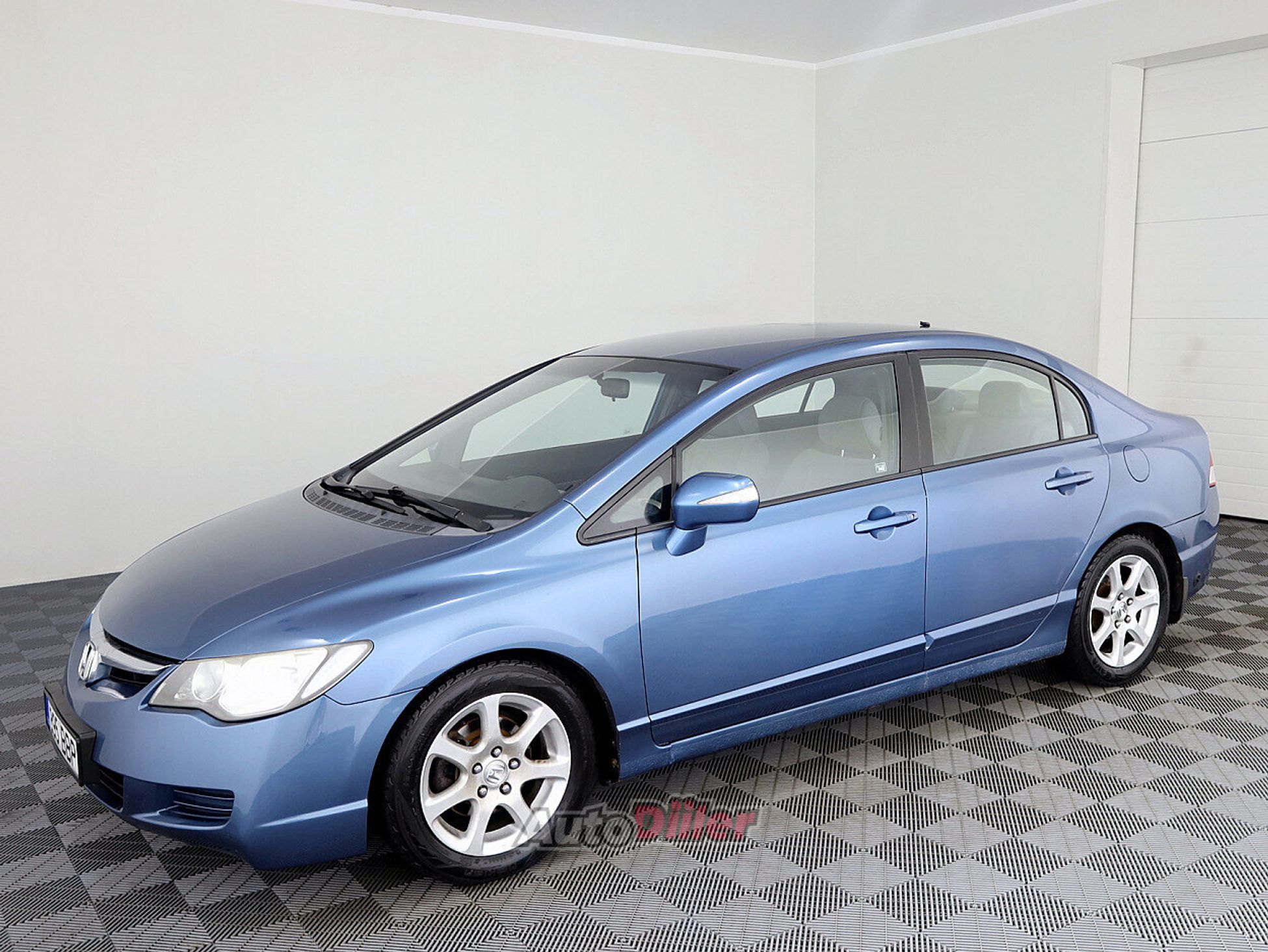 Honda Civic 1.8 103kW 2009, kuva 2/9