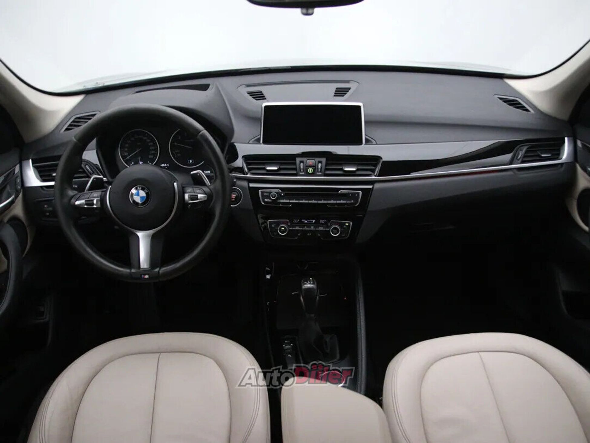 BMW X1 High Executive 2.0 141kW 2017, kuva 2/10
