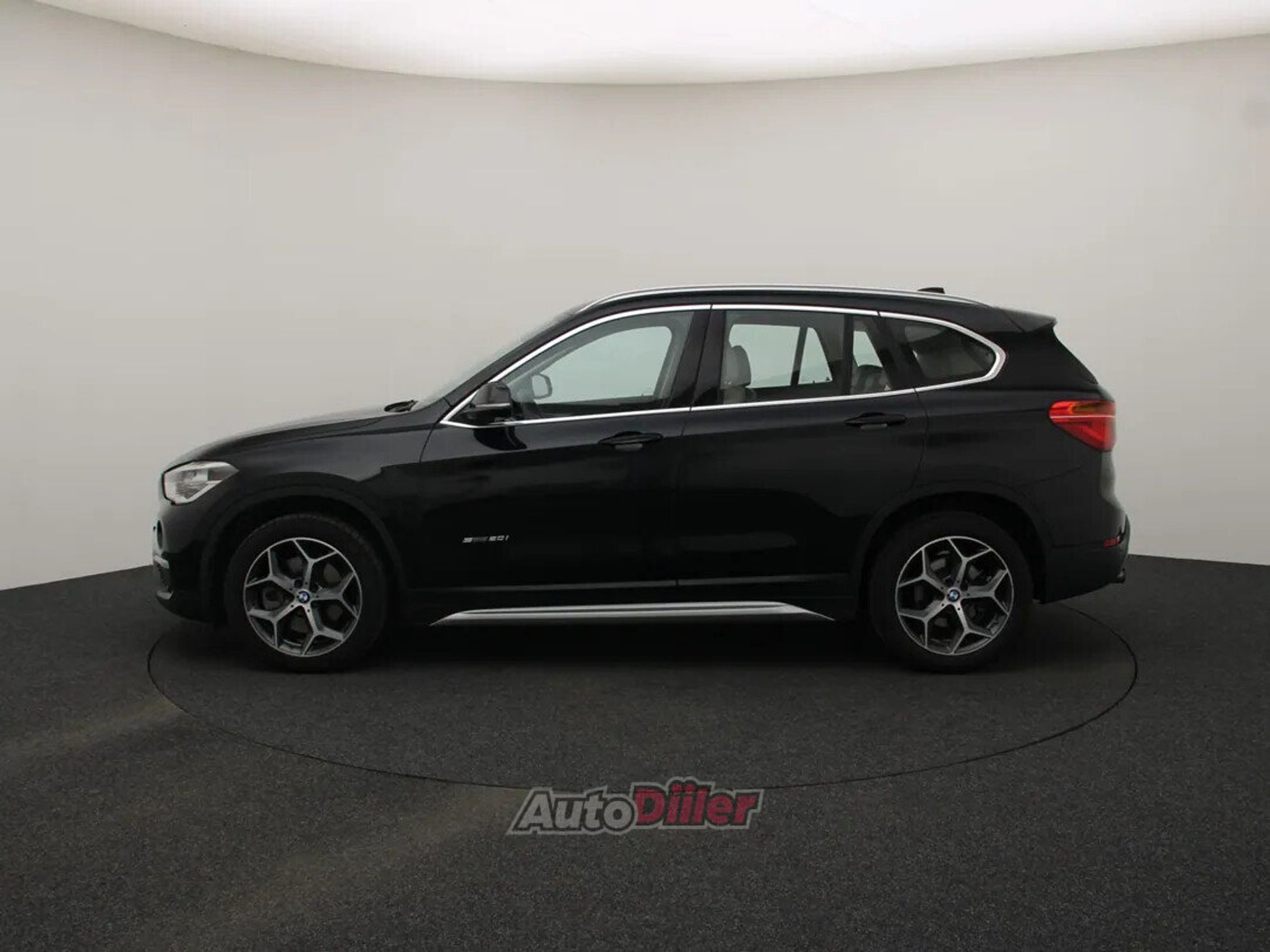 BMW X1 High Executive 2.0 141kW 2017, kuva 6/10