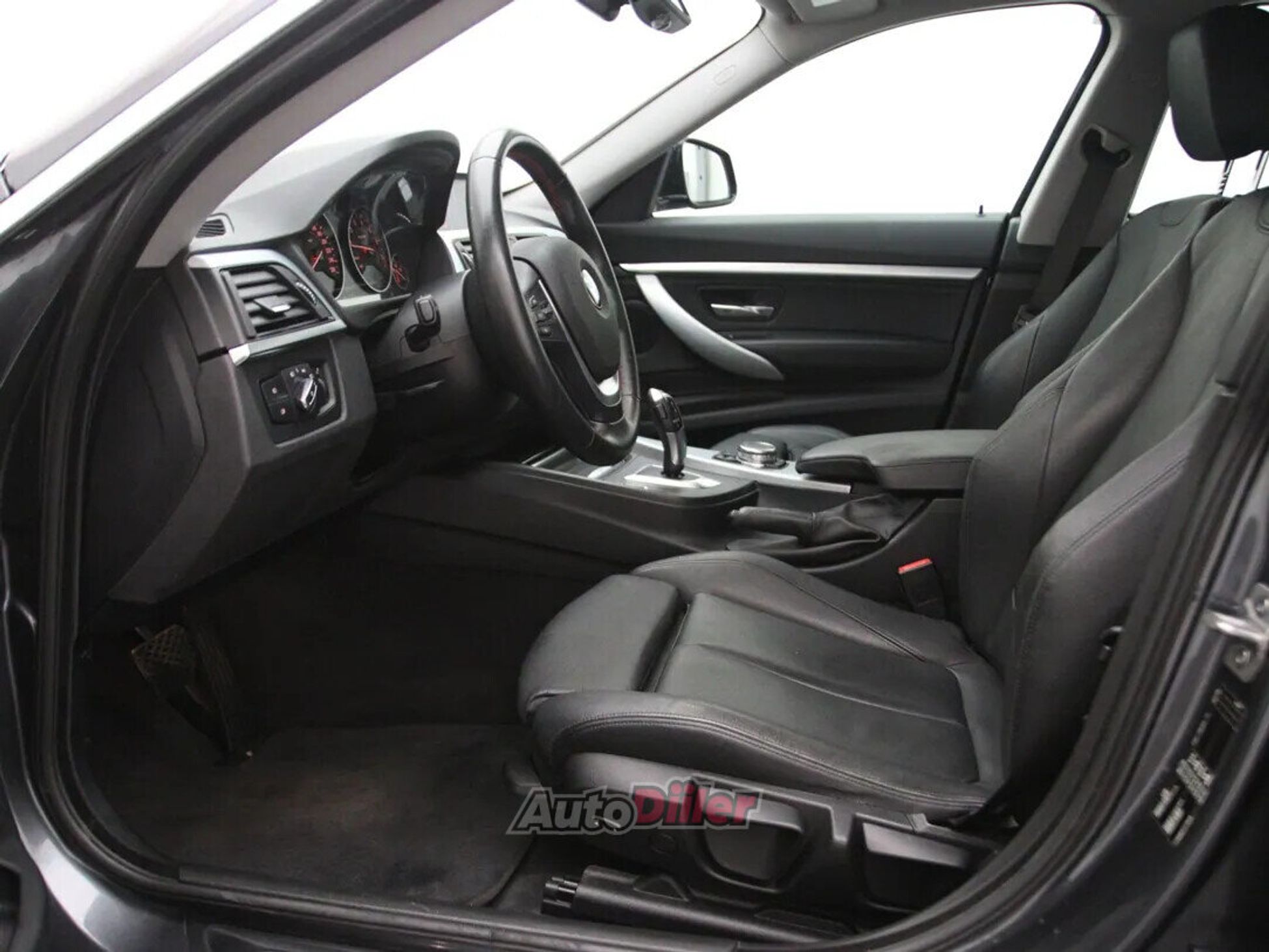 BMW 320 High Executive 2.0 135kW 2014, photo 4/10