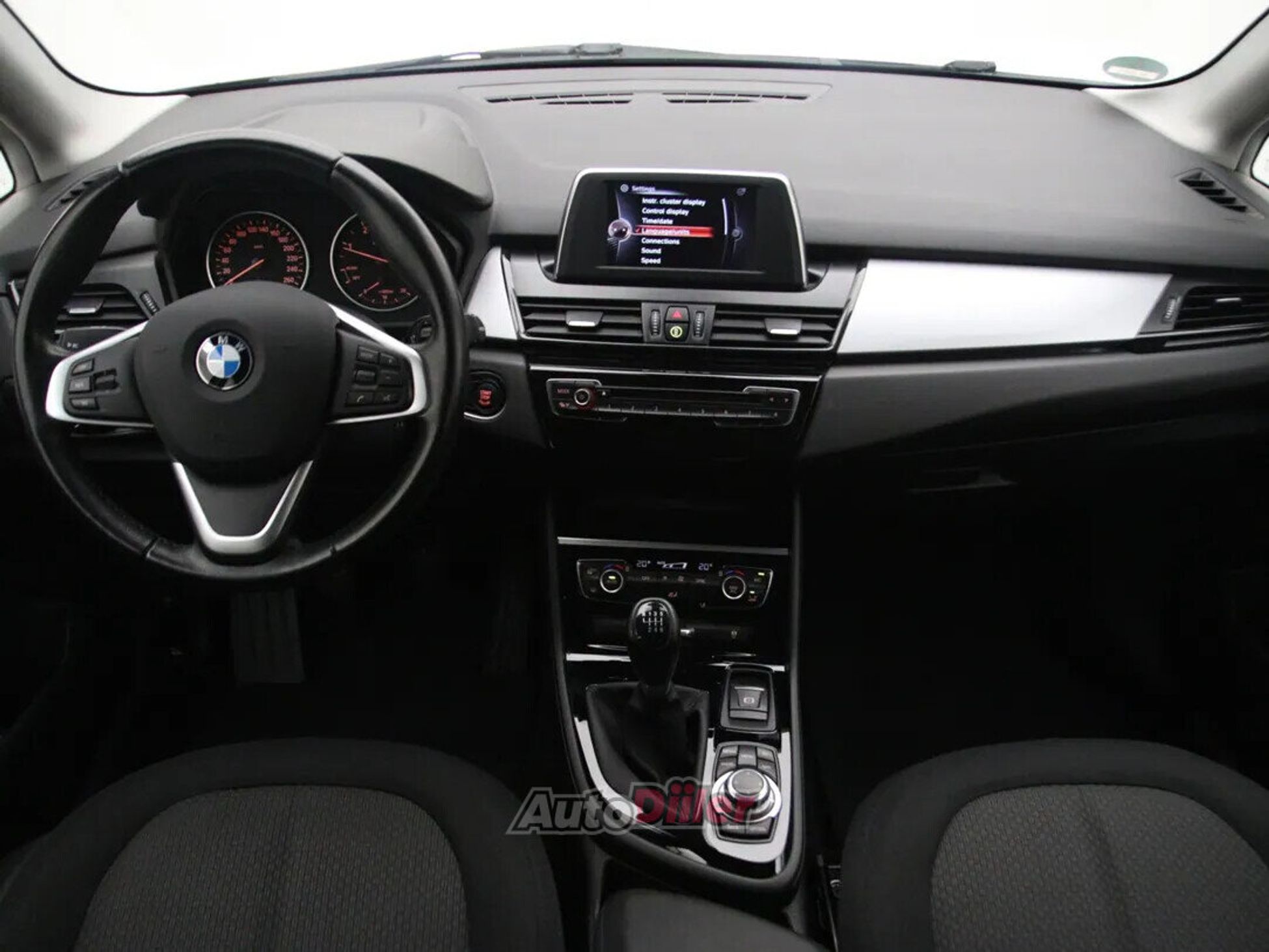 BMW 218 Essential 2.0 110kW 2015, kuva 2/10