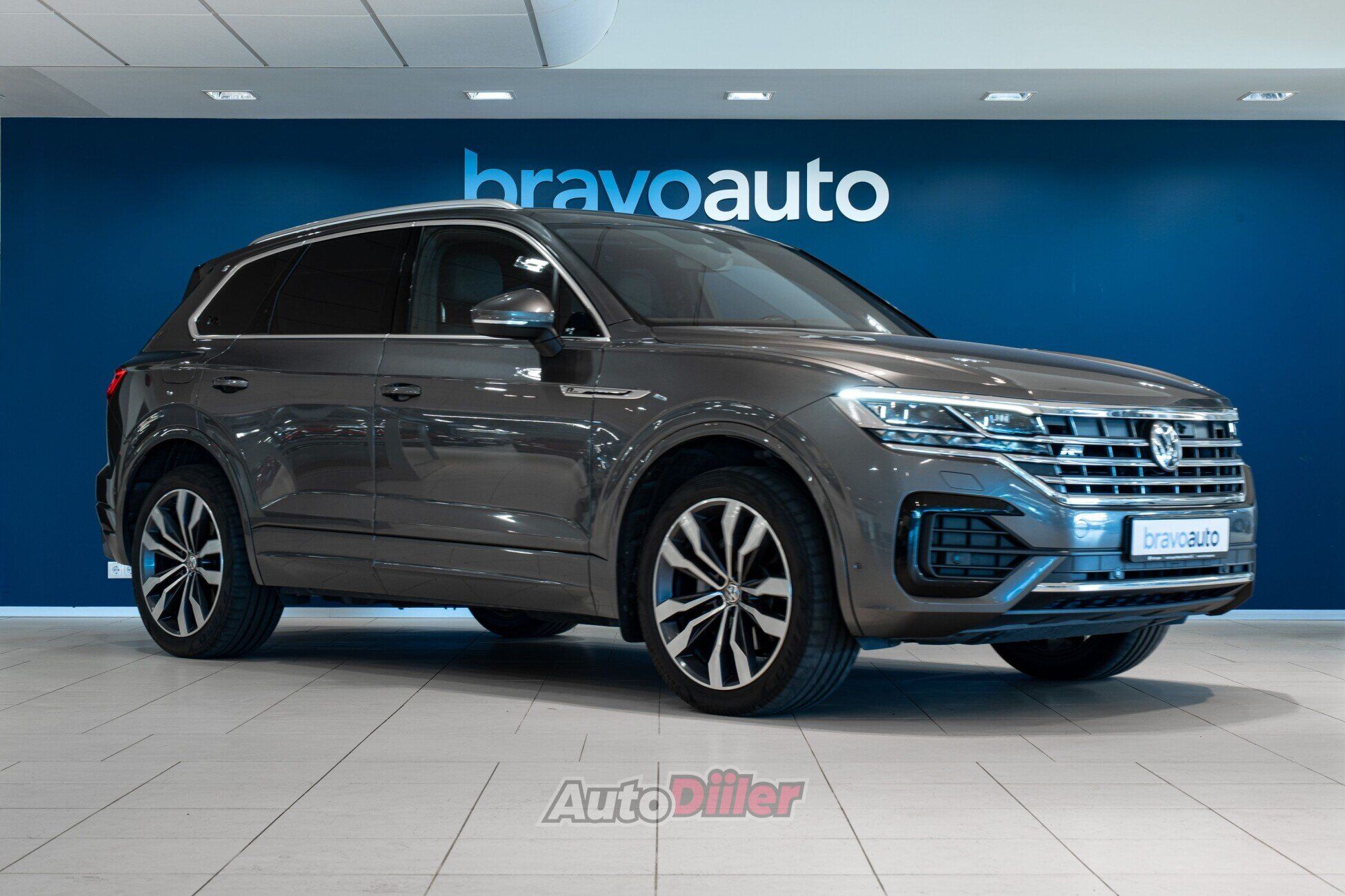 Volkswagen Touareg 2019, kuva 3/10